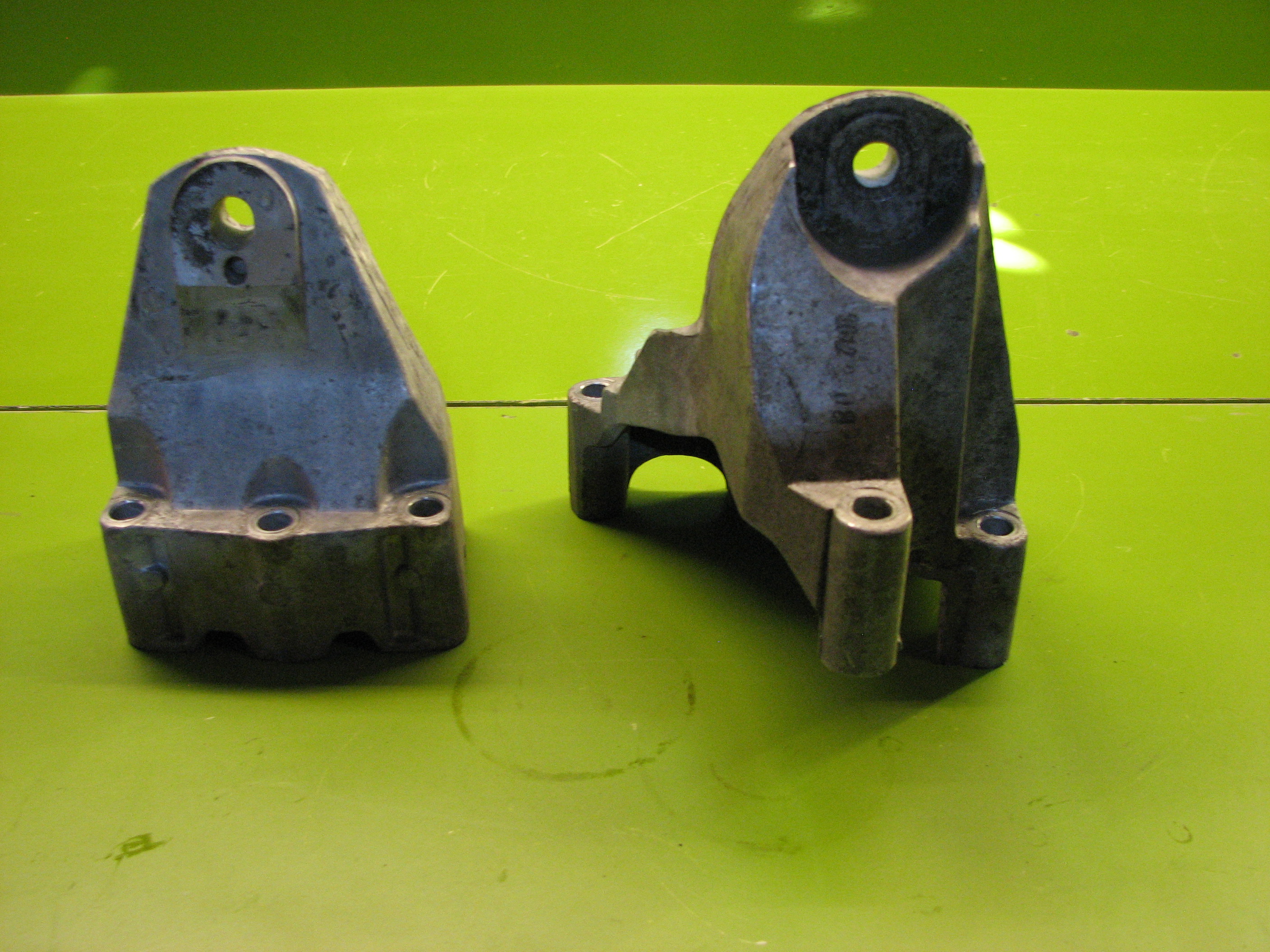 پایه رابط آلومینیومی دسته موتور جنسیس سدان کوپه