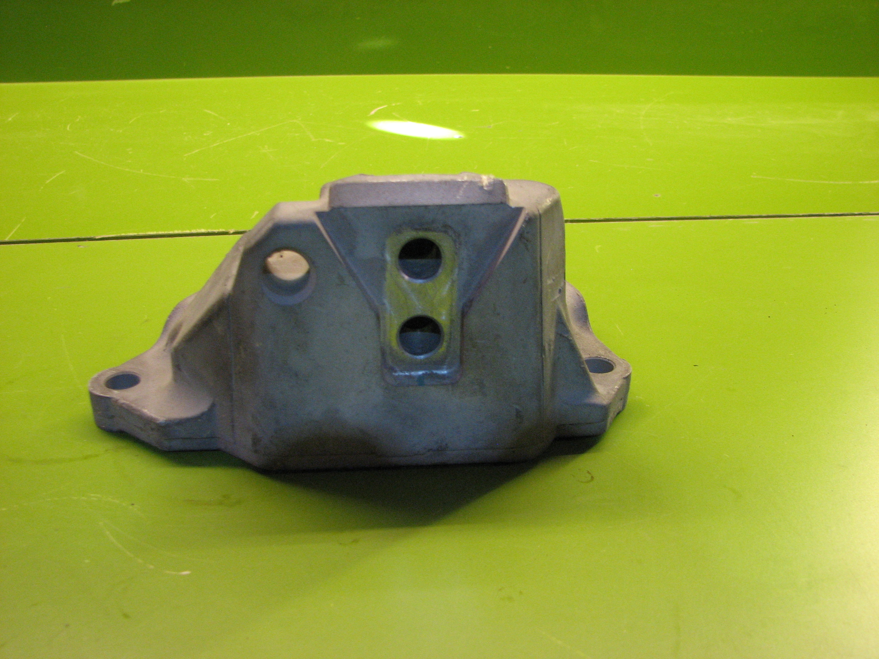 پایه رابط دسته گیربکس آزرا گرنجور