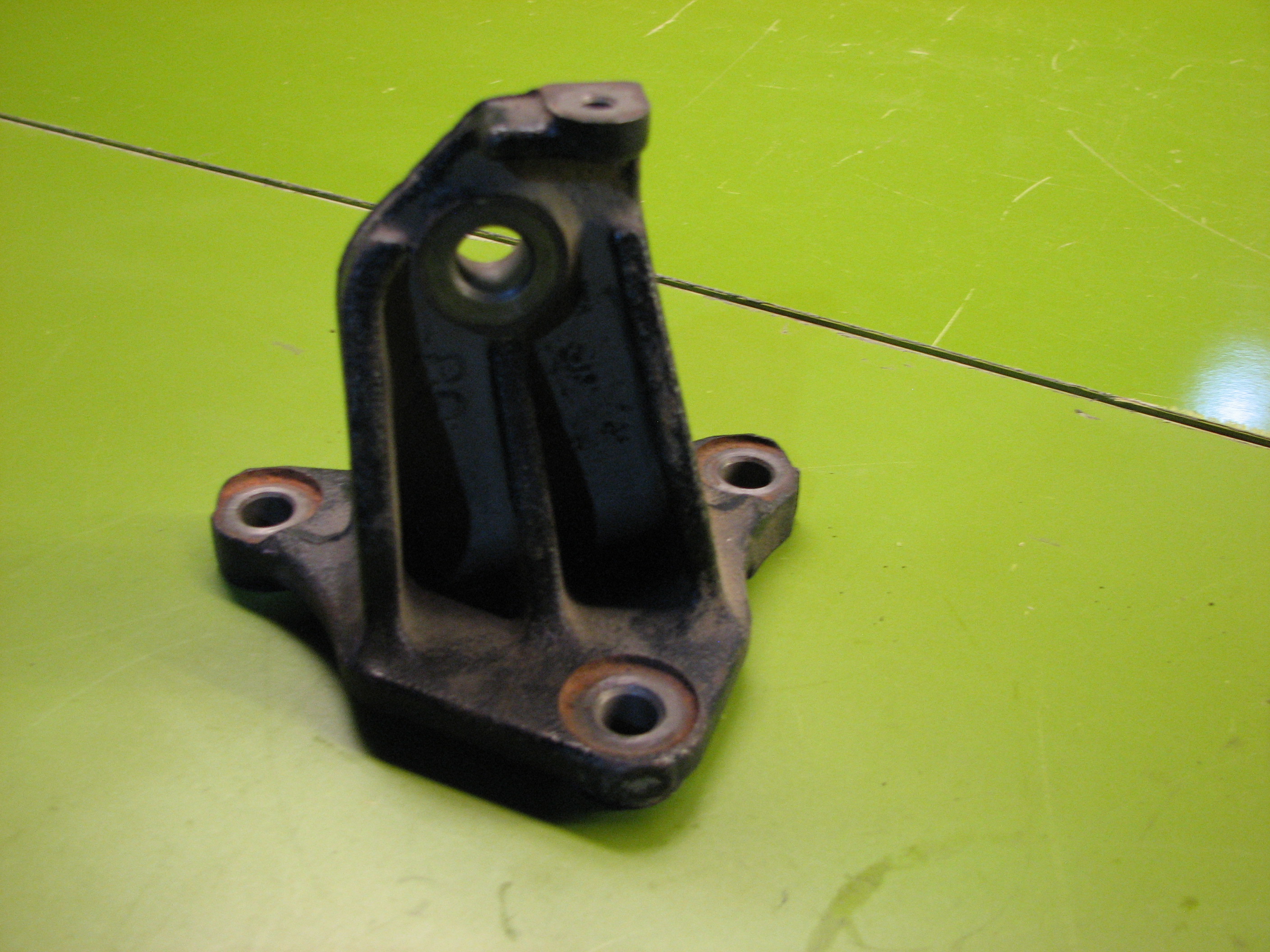 پایه رابط چدنی هیوندای - کیا