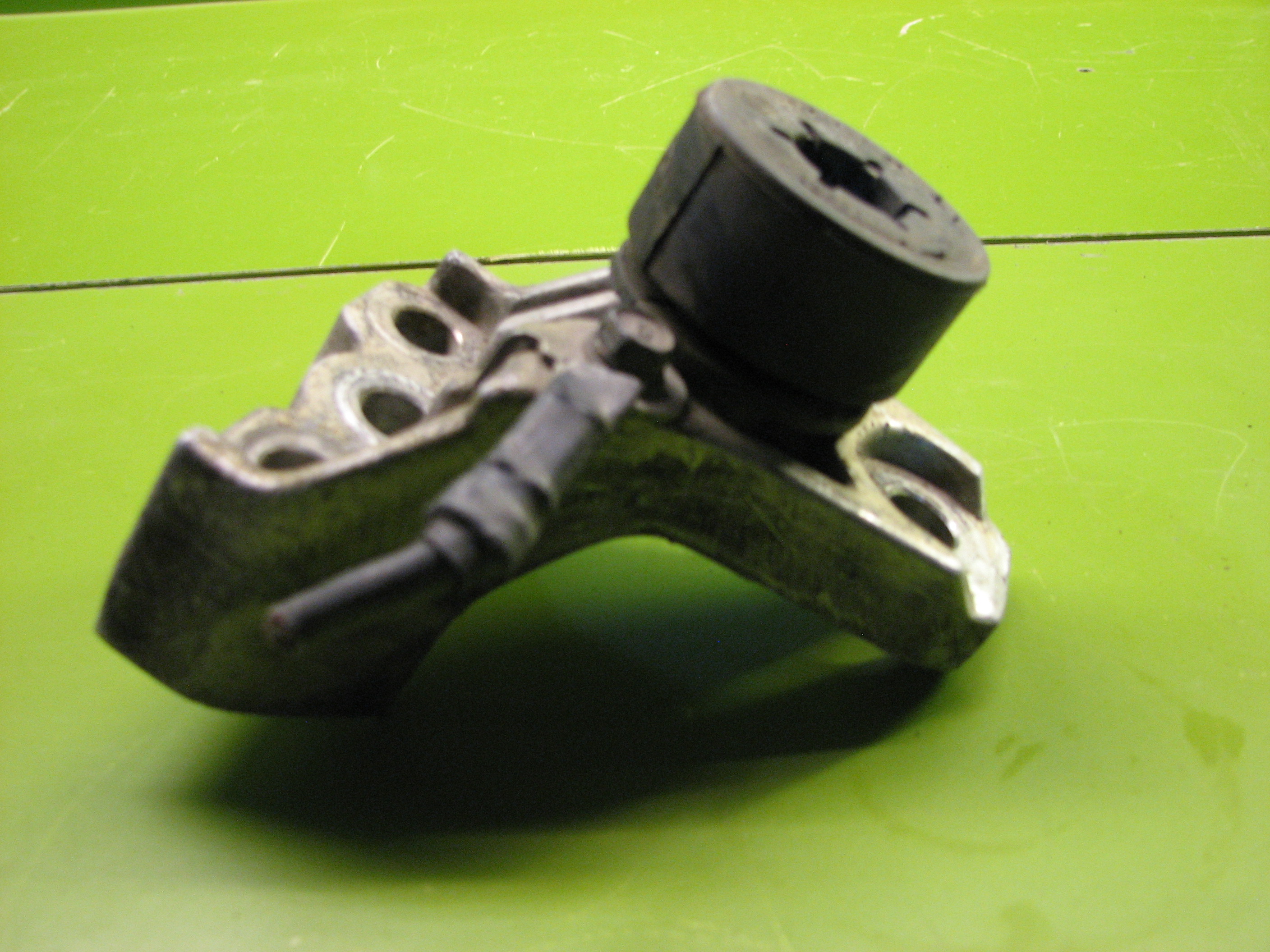 پایه رابط دسته موتور سمت شاگرد هیوندای - کیا