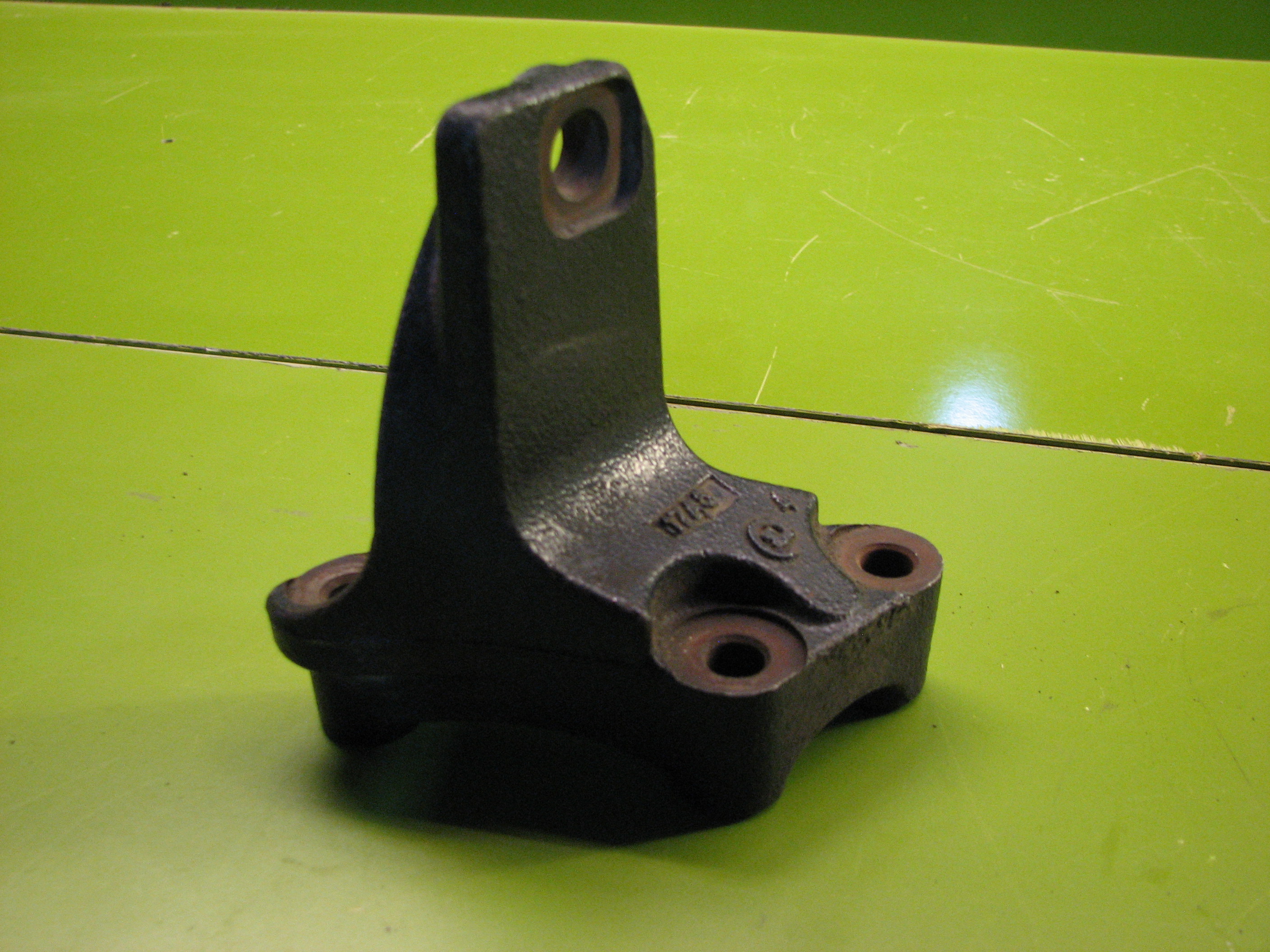 پایه رابط چدنی دسته موتور هیوندای - کیا