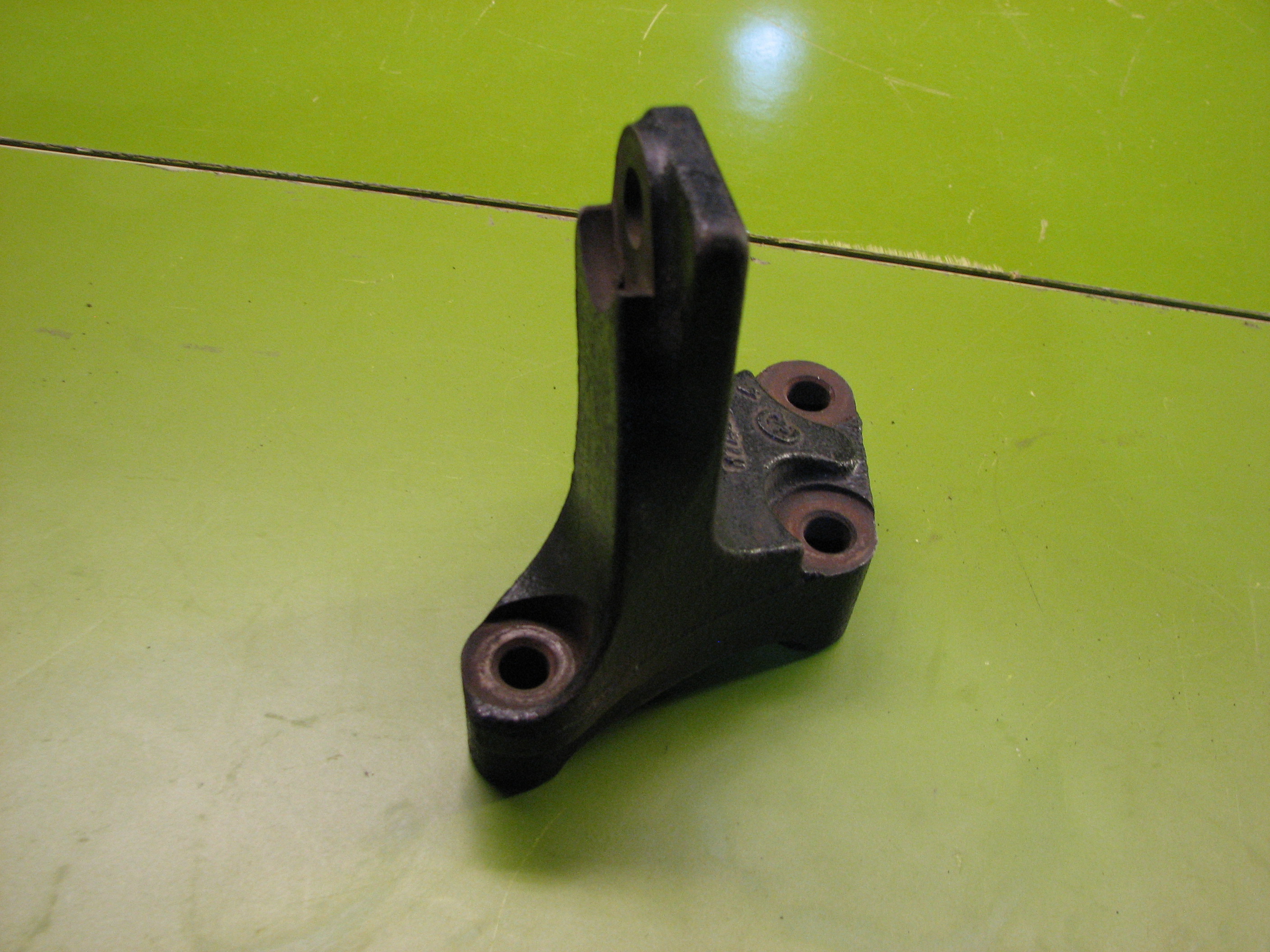 پایه رابط چدنی دسته موتور هیوندای - کیا