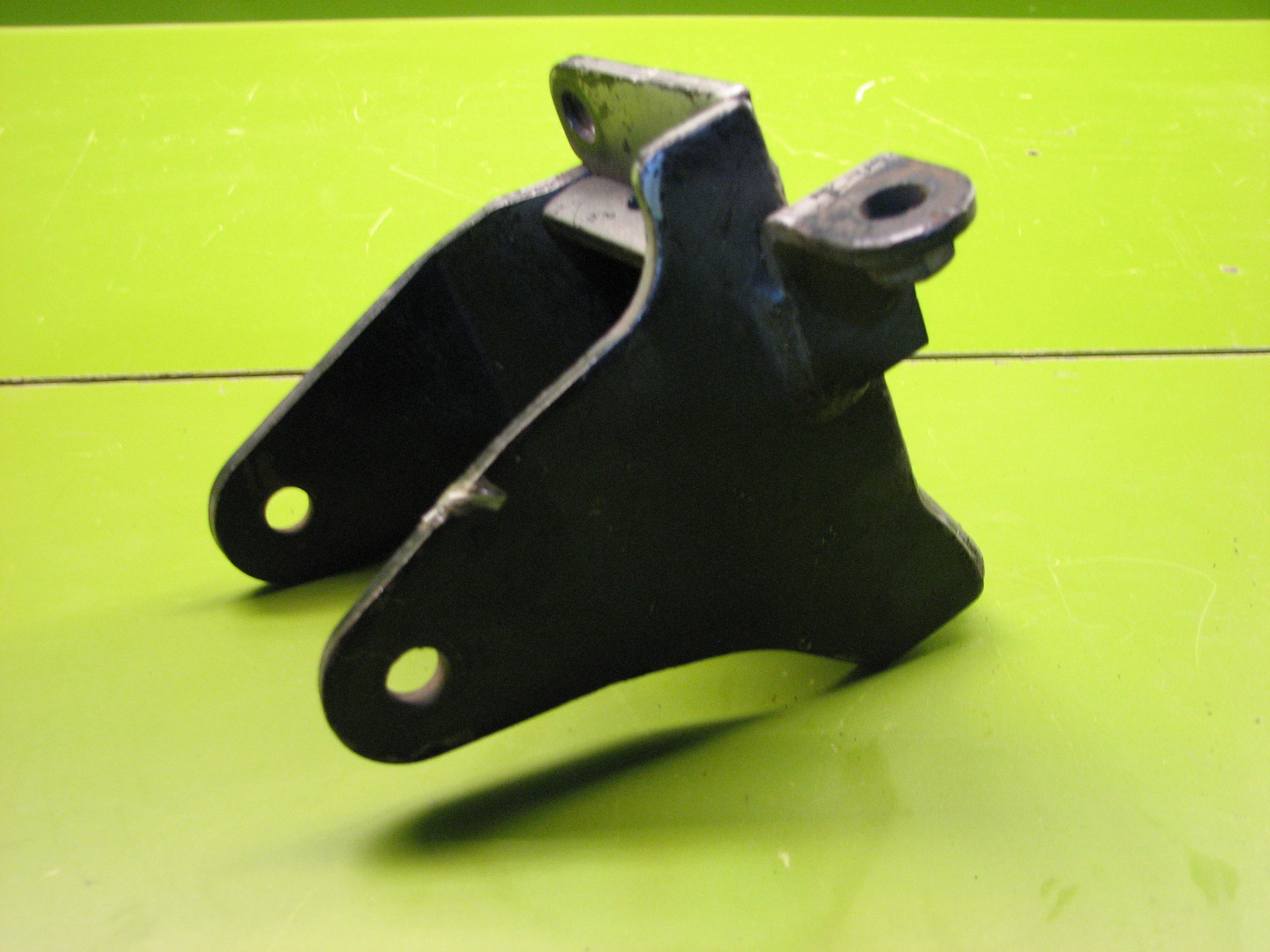 پایه رابط آهنی دسته موتور روی گیربکس هیوندای - کیا