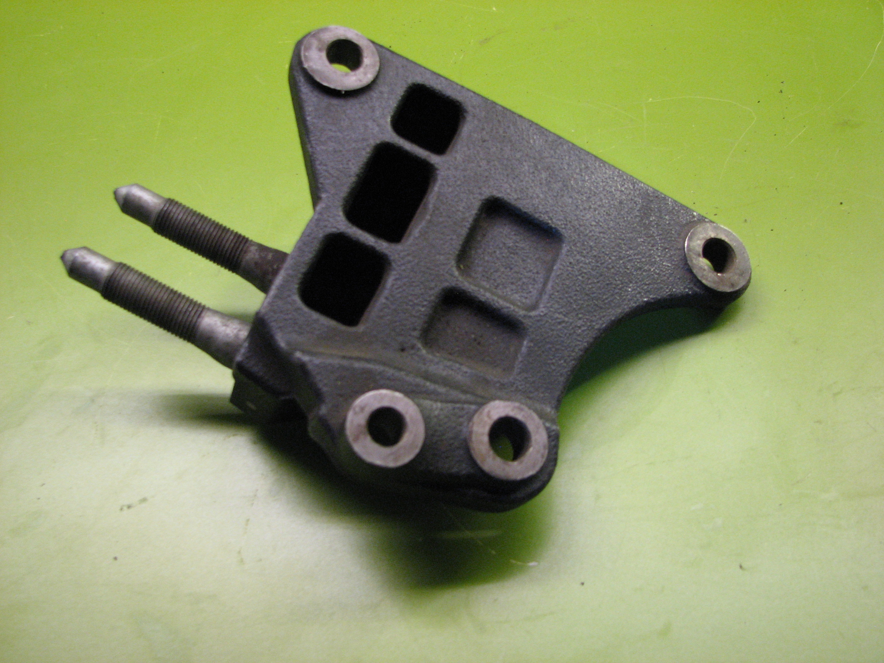 پایه چدنی سینی جلوی هیوندای - کیا 4 سیلندر