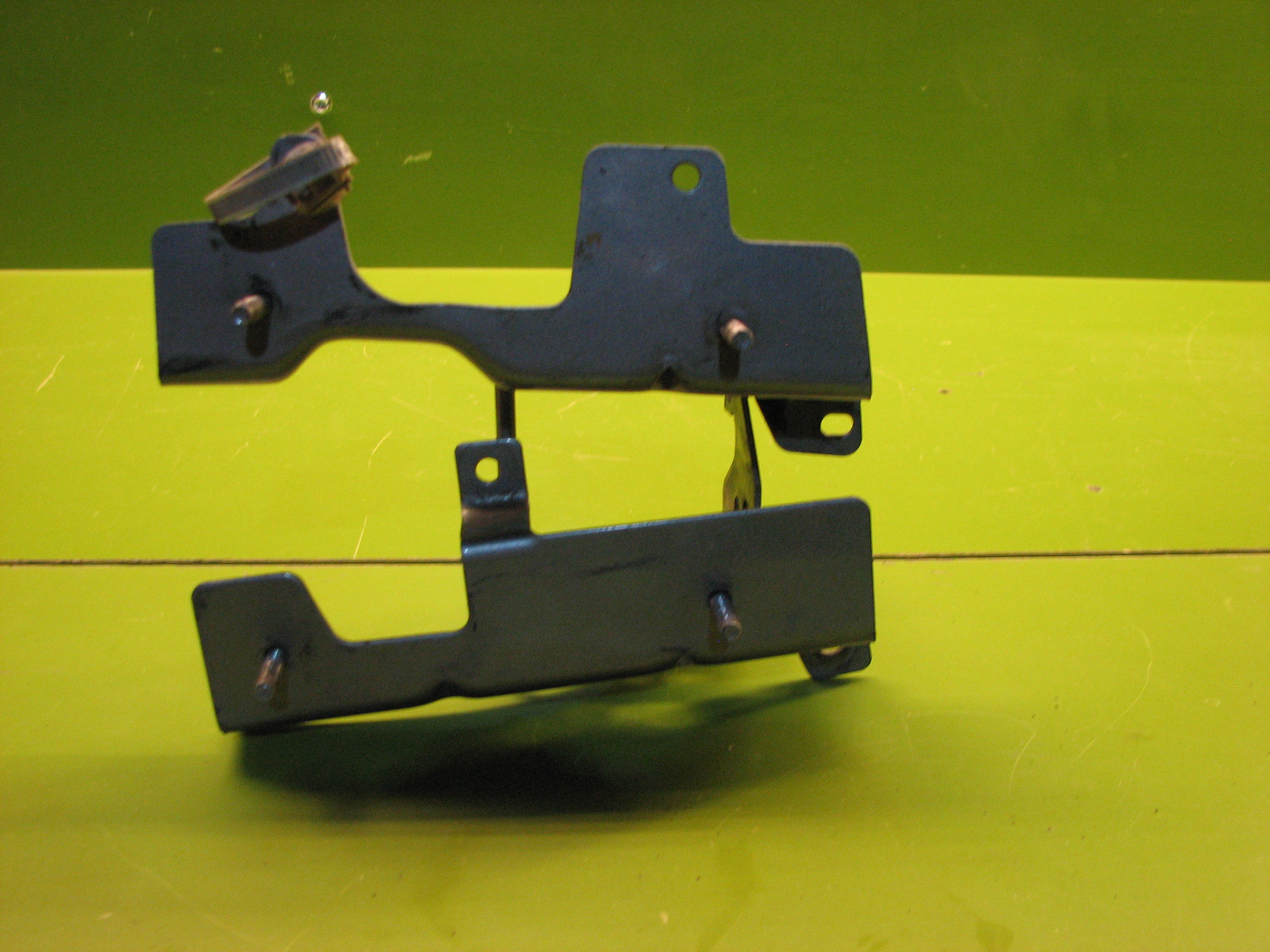 پایه زیر داشبورد هایما