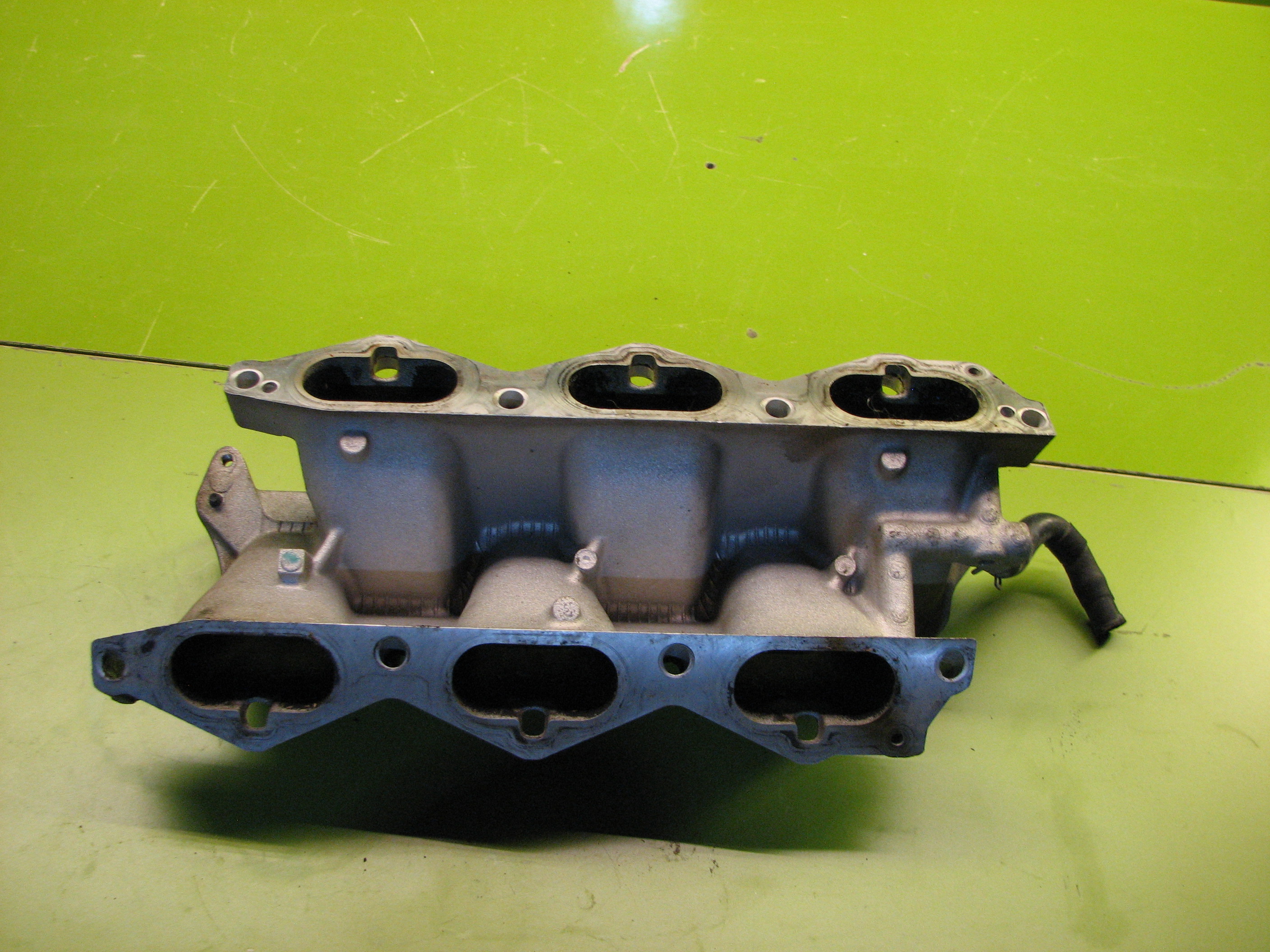 پایه منیفولد جنسیس سدان