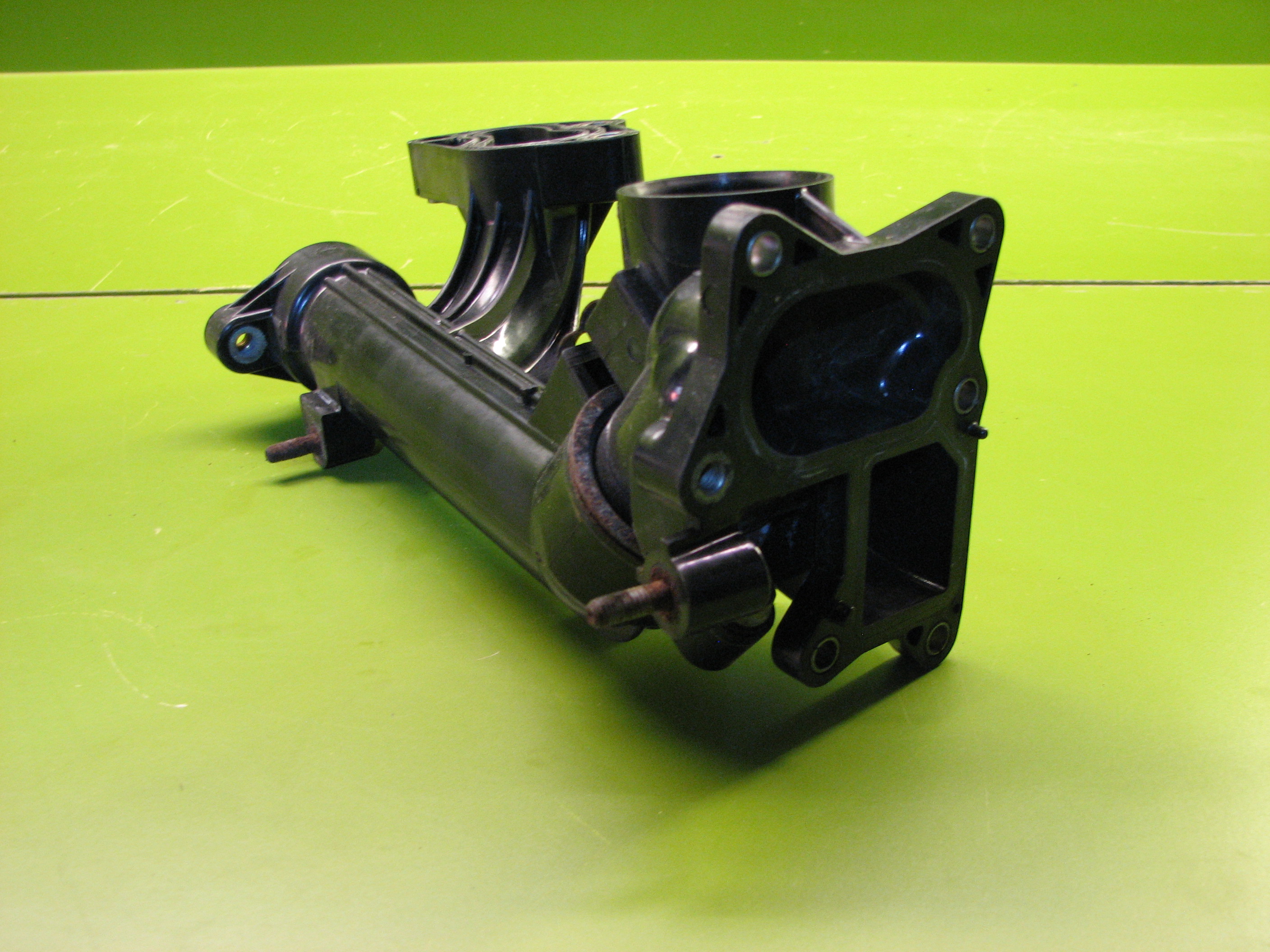 حوزینگ آب جنسیس