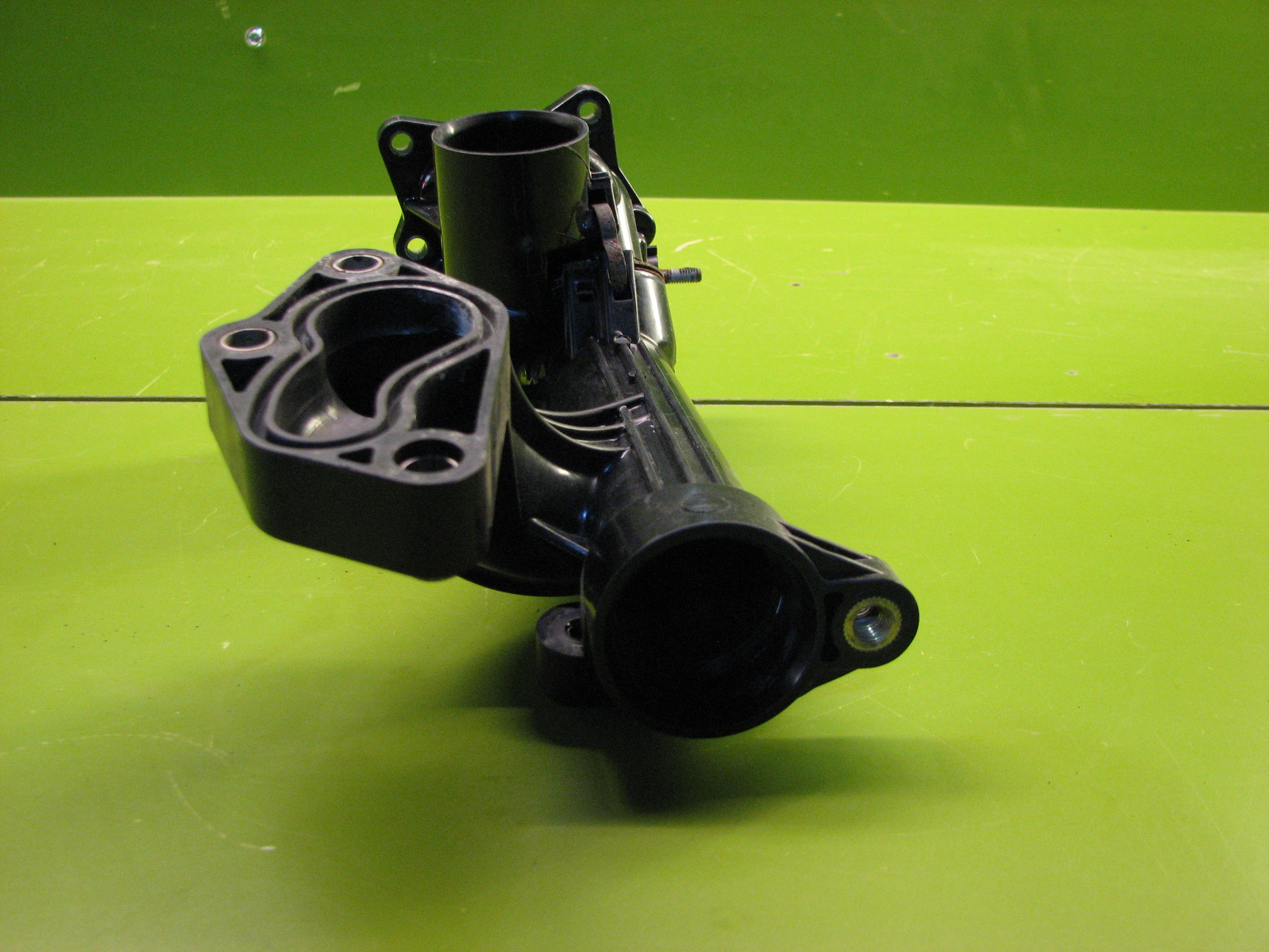 حوزینگ آب جنسیس