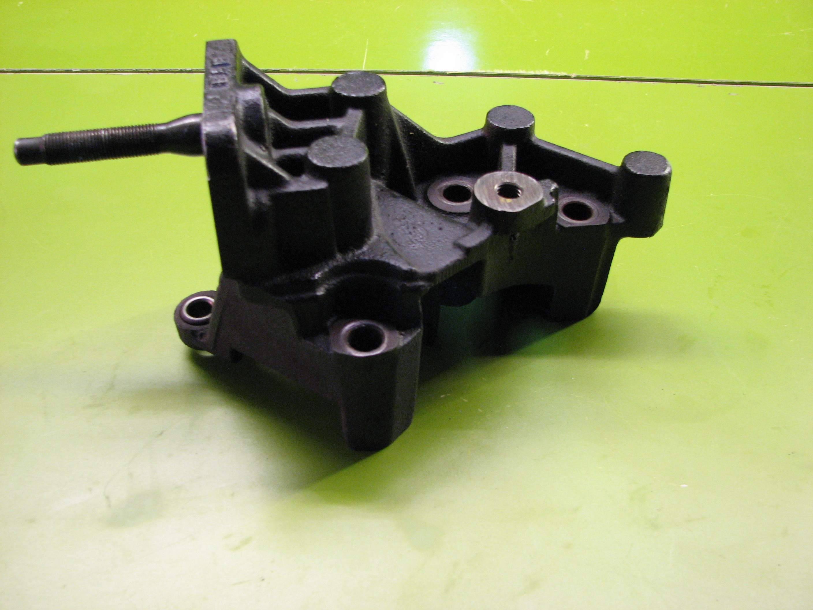 پایه رابط چدنی دسته موتور سمت شاگرد هیوندای -کیا