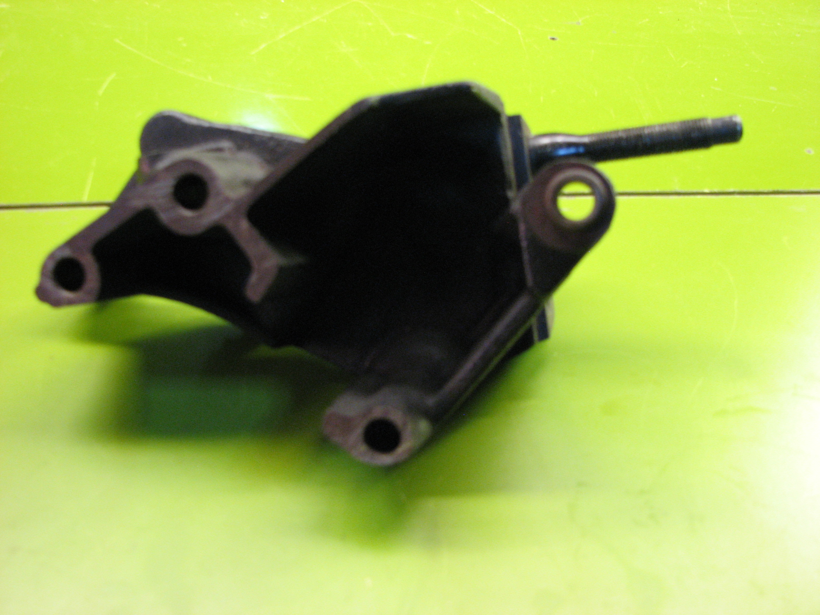 پایه رابط چدنی دسته موتور سمت شاگرد هیوندای -کیا