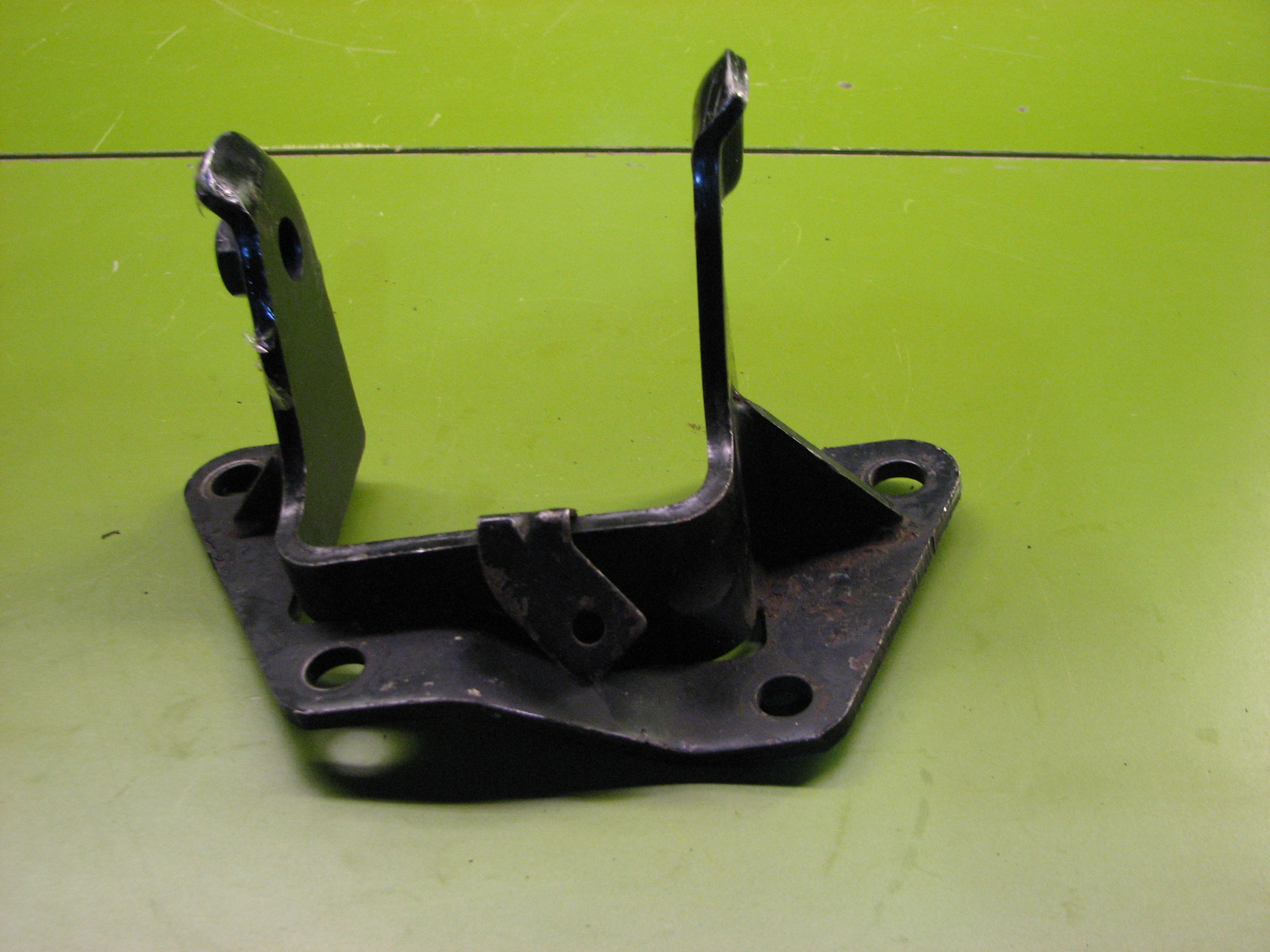 پایه دسته موتور زیر باطری هیوندای - کیا 6 سیلندر