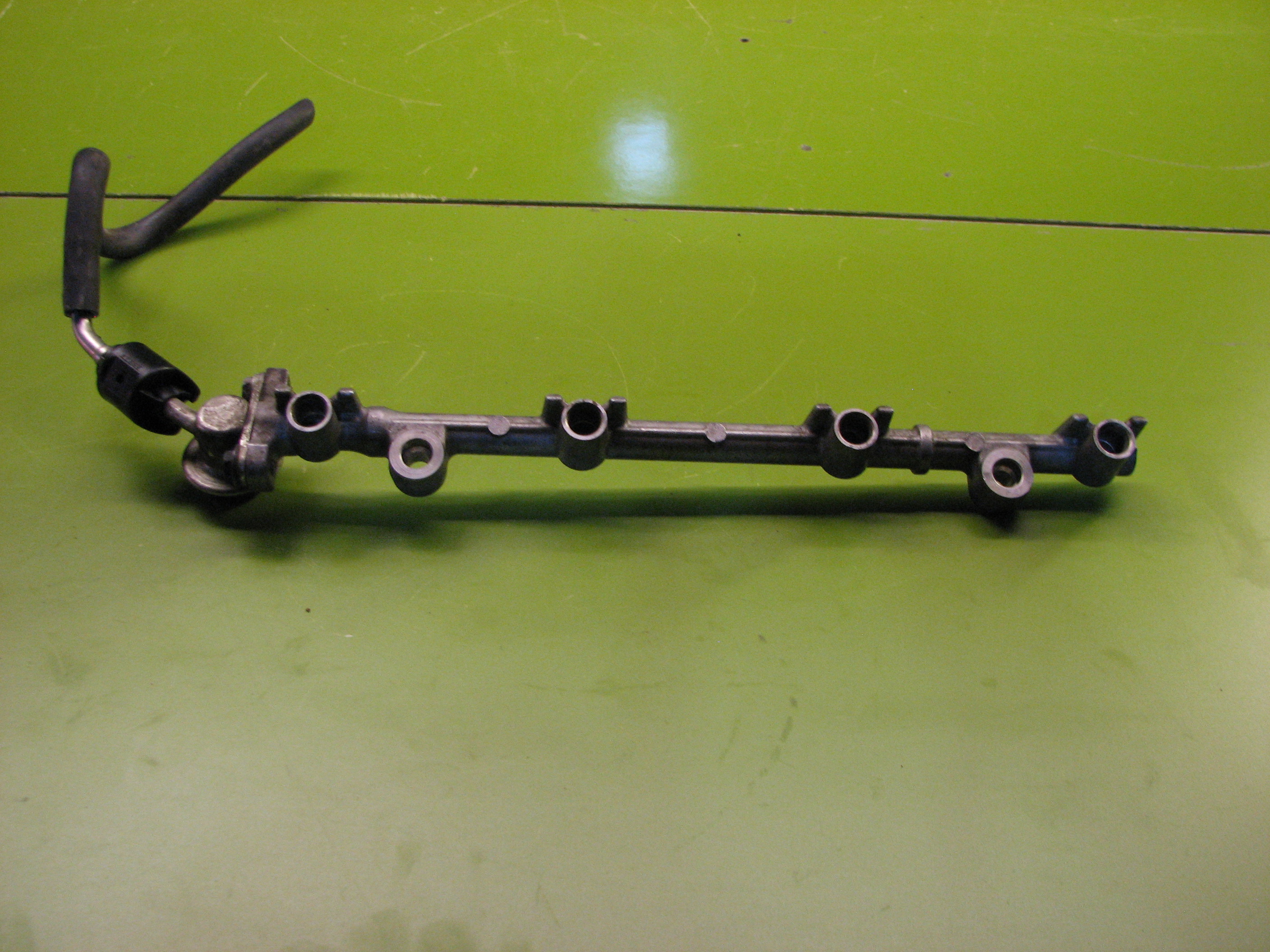 ریل سوخت سوزن انژکتور و رگلاتور بنزین کمری