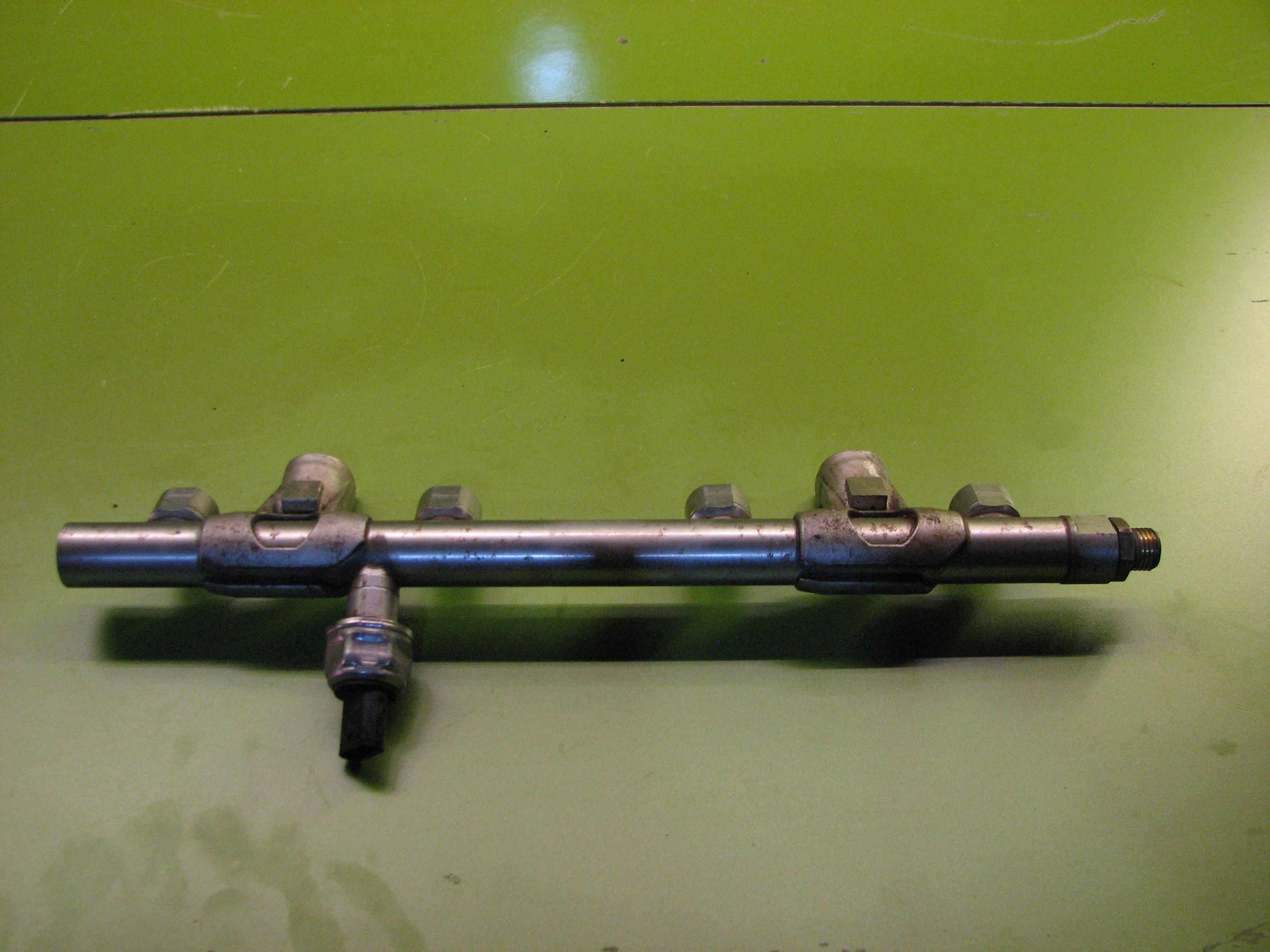 ریل سوخت با سنسور فشار بنزین تیگوان