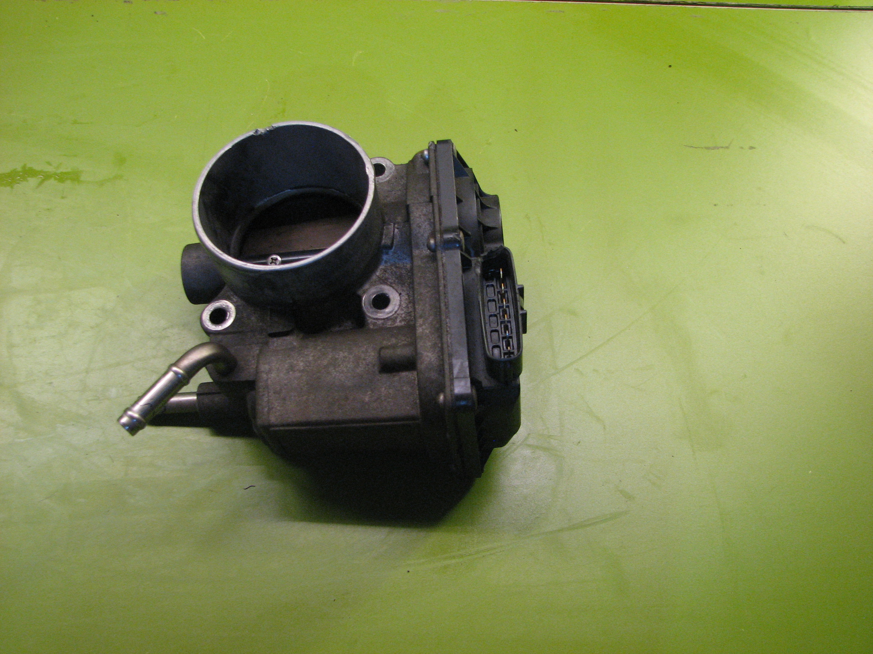 دریچه گاز کرولا 2008