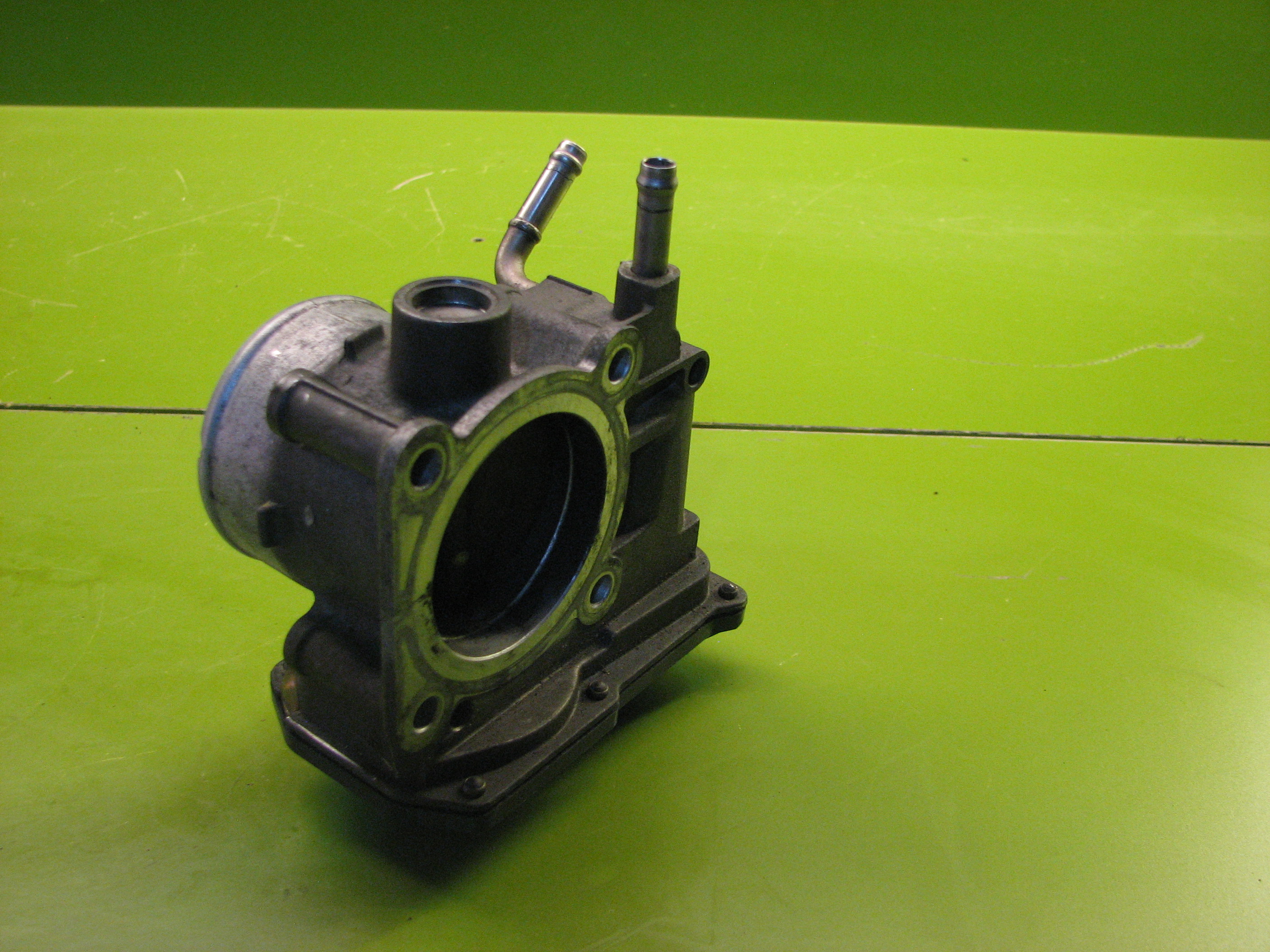 دریچه گاز کرولا 2008