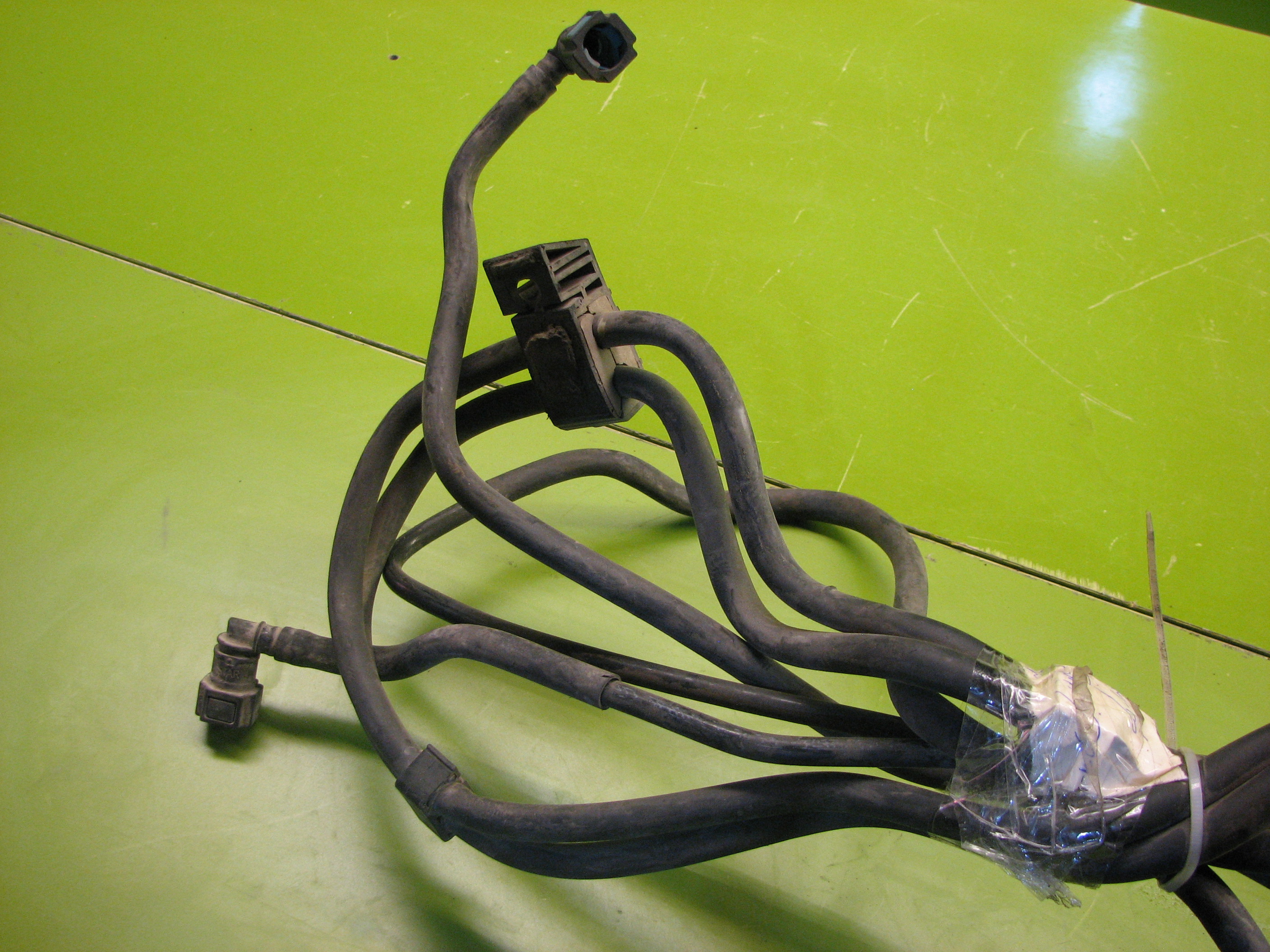 شیلنگ باک بنزین با ریل سوخت هیوندای کیا