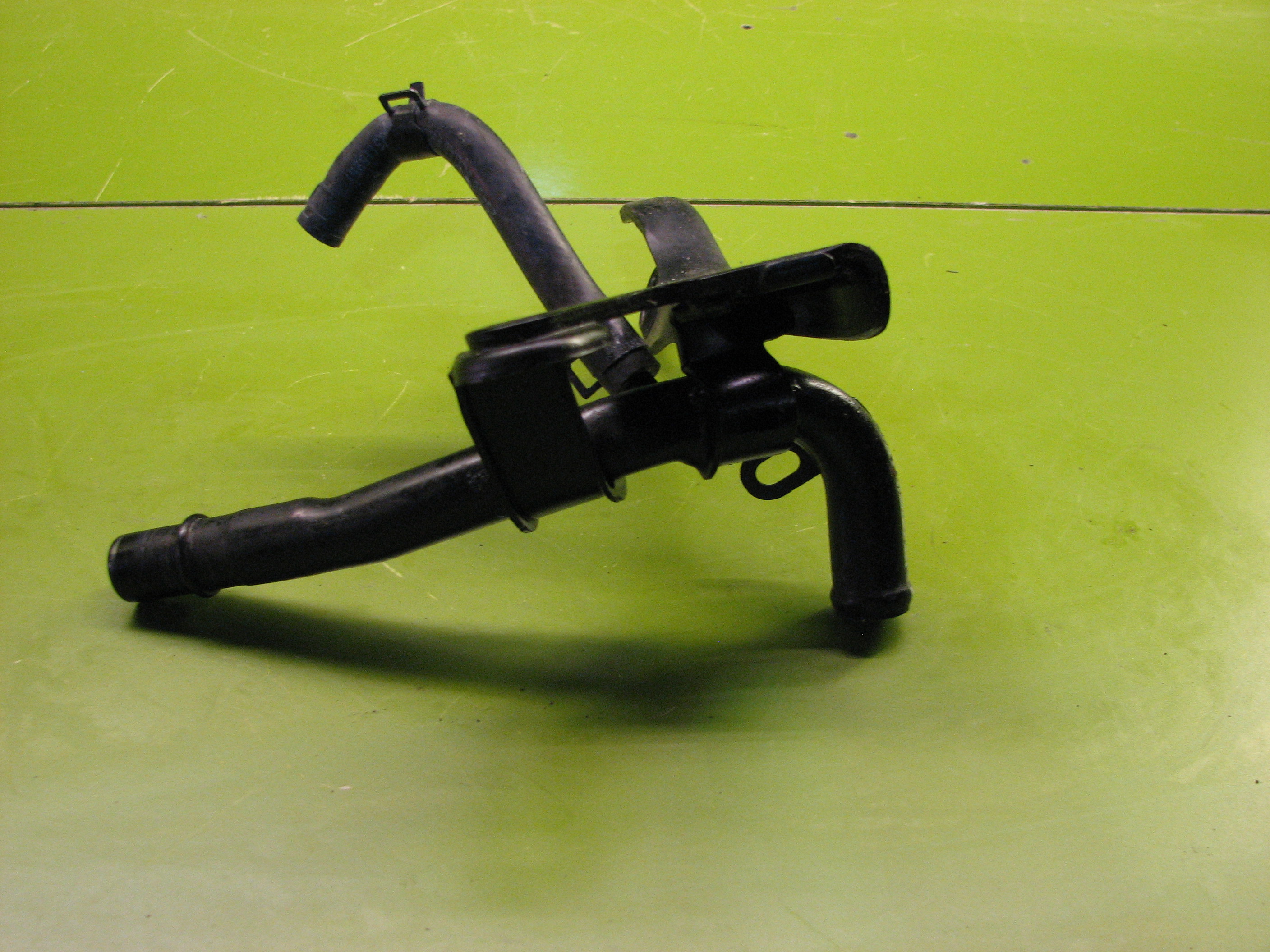 سه راهی آب شیلنگهای بخاری جنسیس