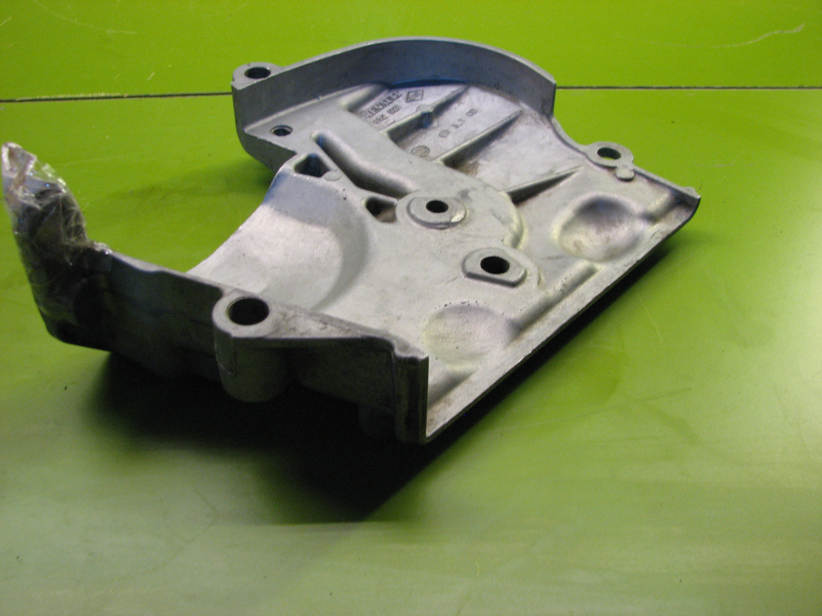 قاب آلومینیمی بالا تسمه تایم رنو     