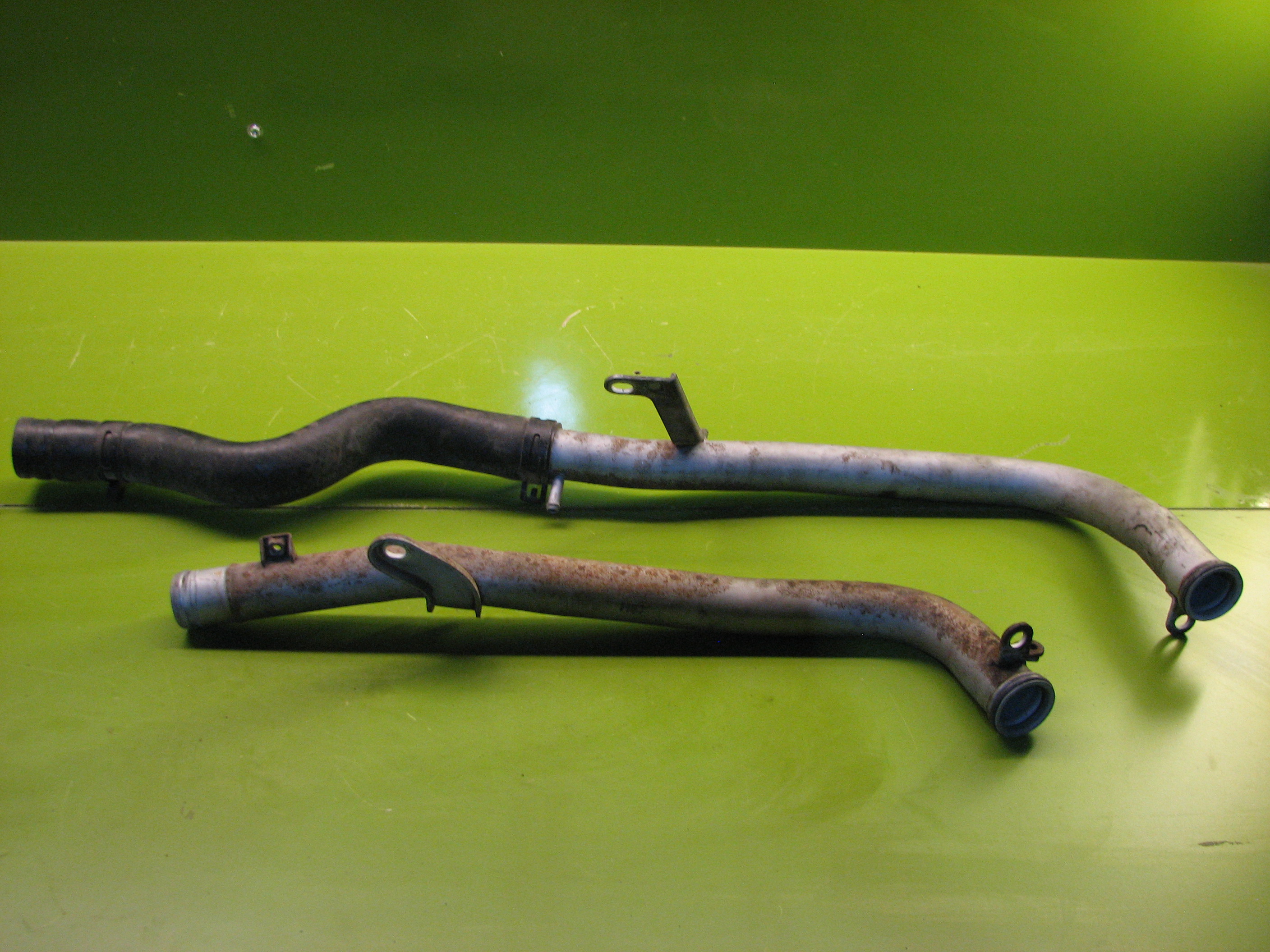 لوله آهنی فرعی آب جنسیس