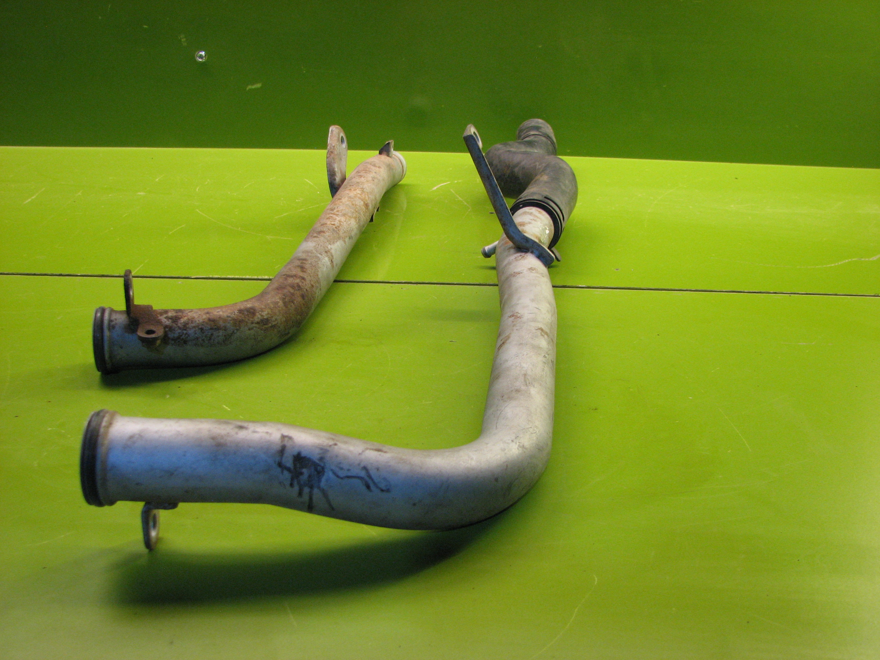 لوله آهنی فرعی آب جنسیس