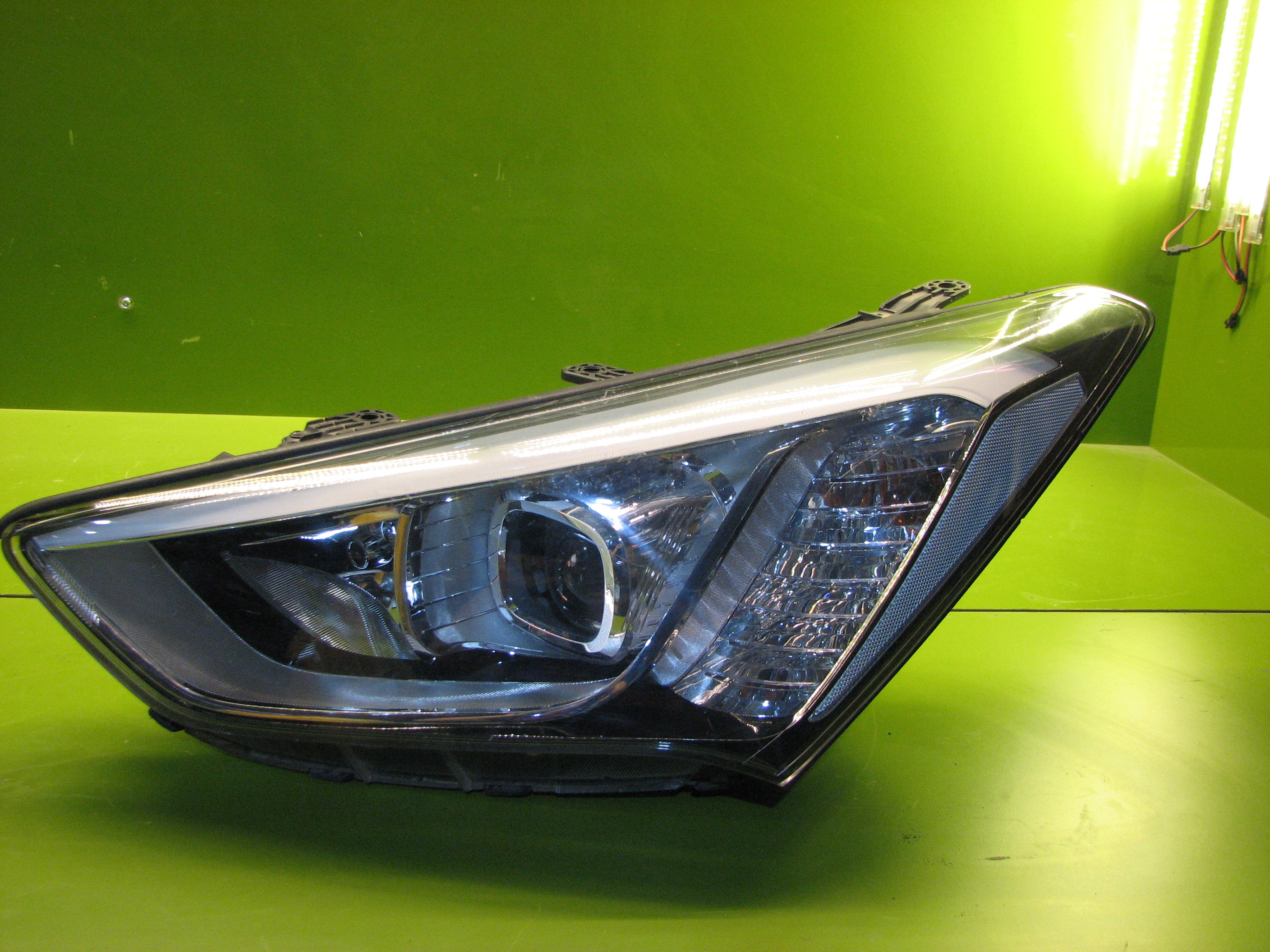 چراغ جلوی سانتافه (چپ)