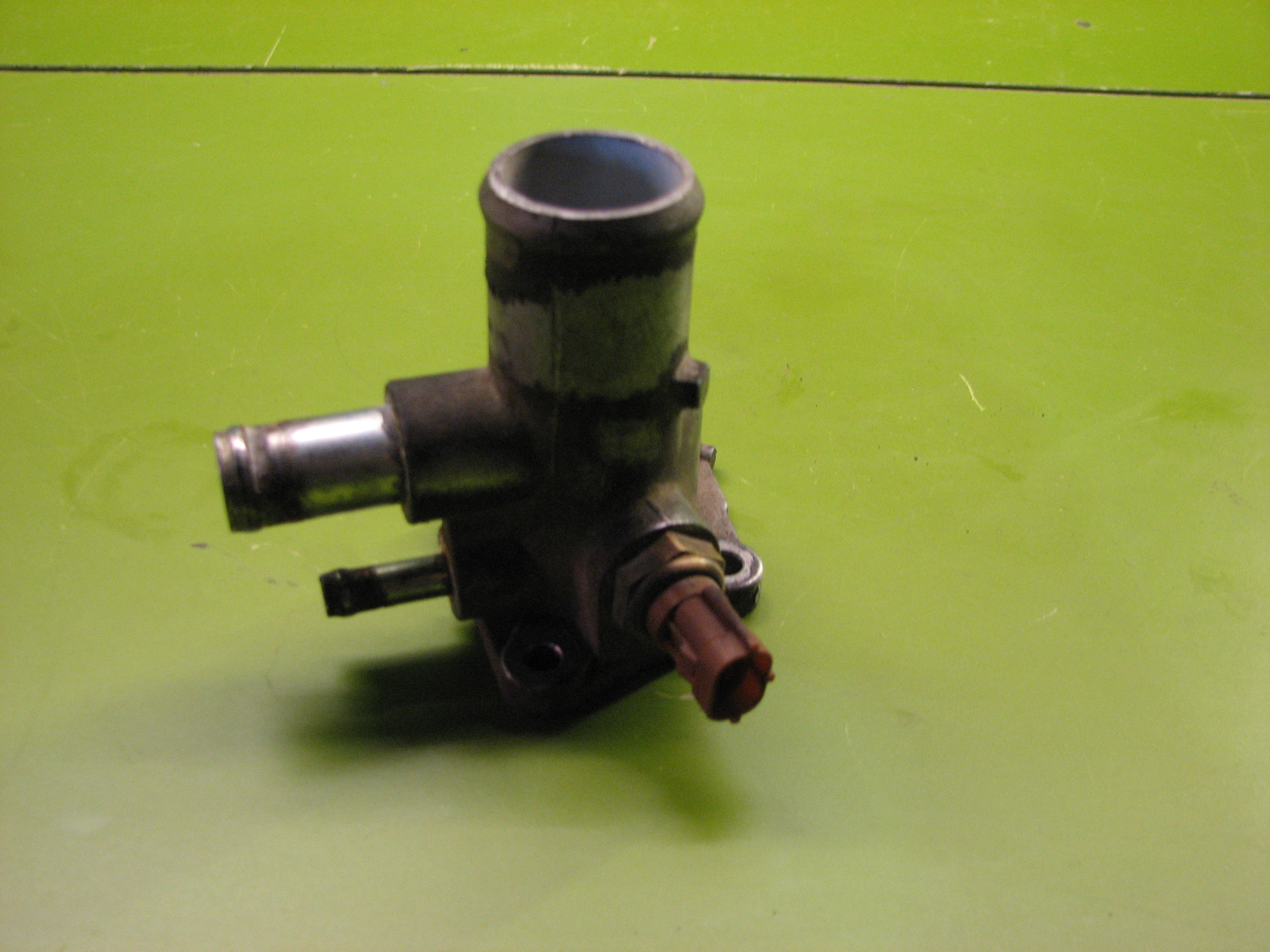 حوزینگ خروجی آب سرسیلندر ویتارا 2400