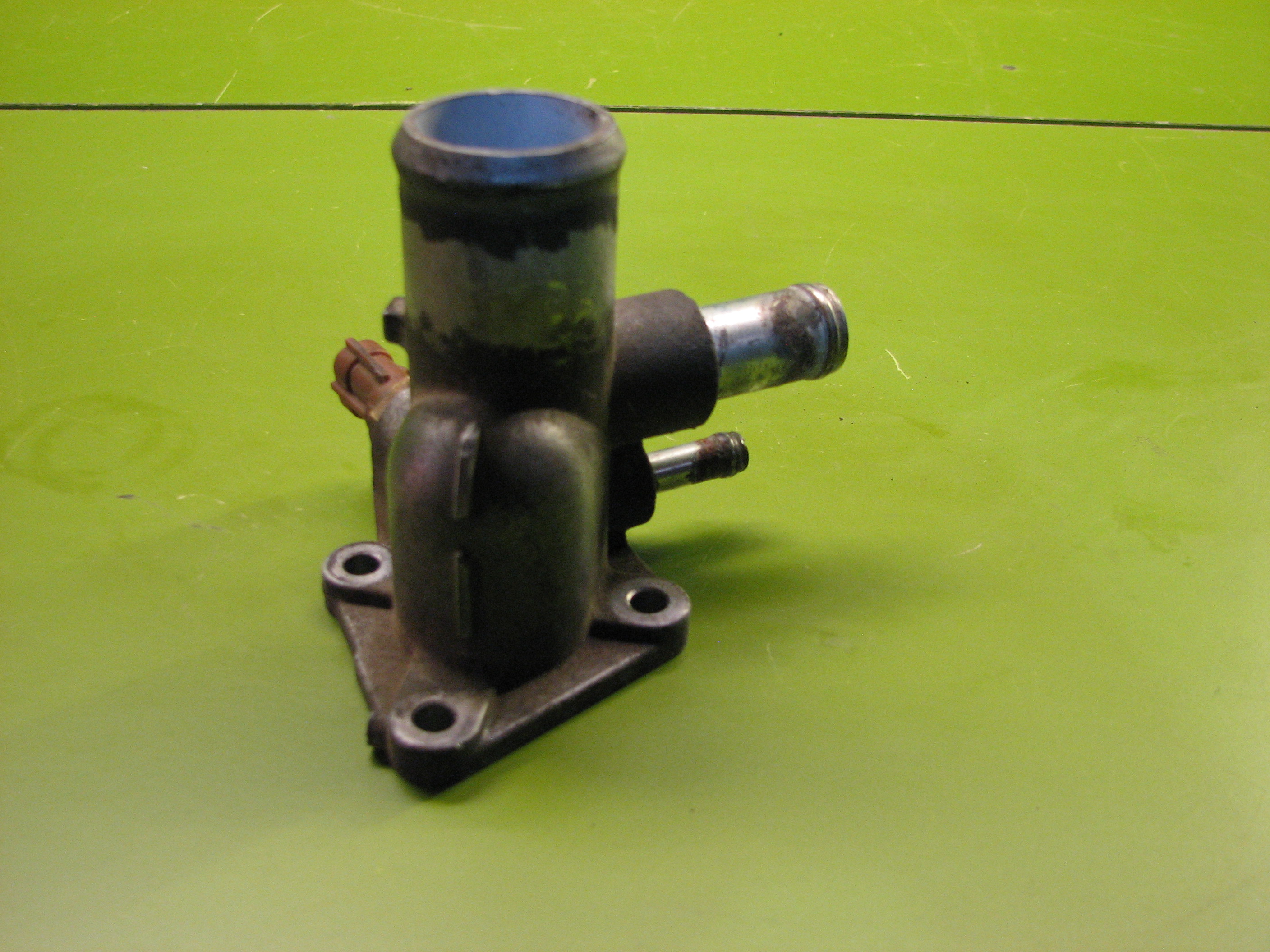 حوزینگ خروجی آب سرسیلندر ویتارا 2400