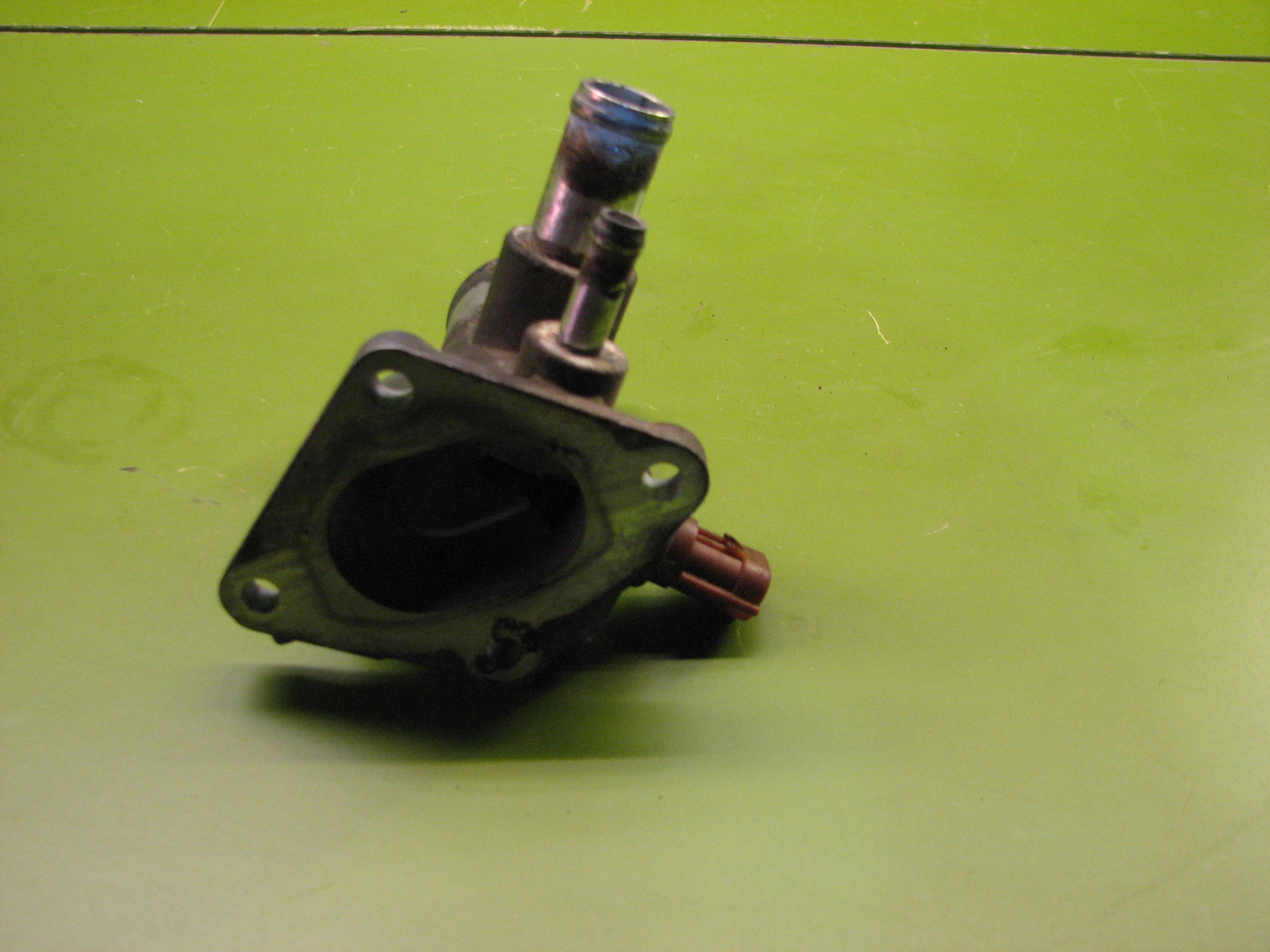 حوزینگ خروجی آب سرسیلندر ویتارا 2400