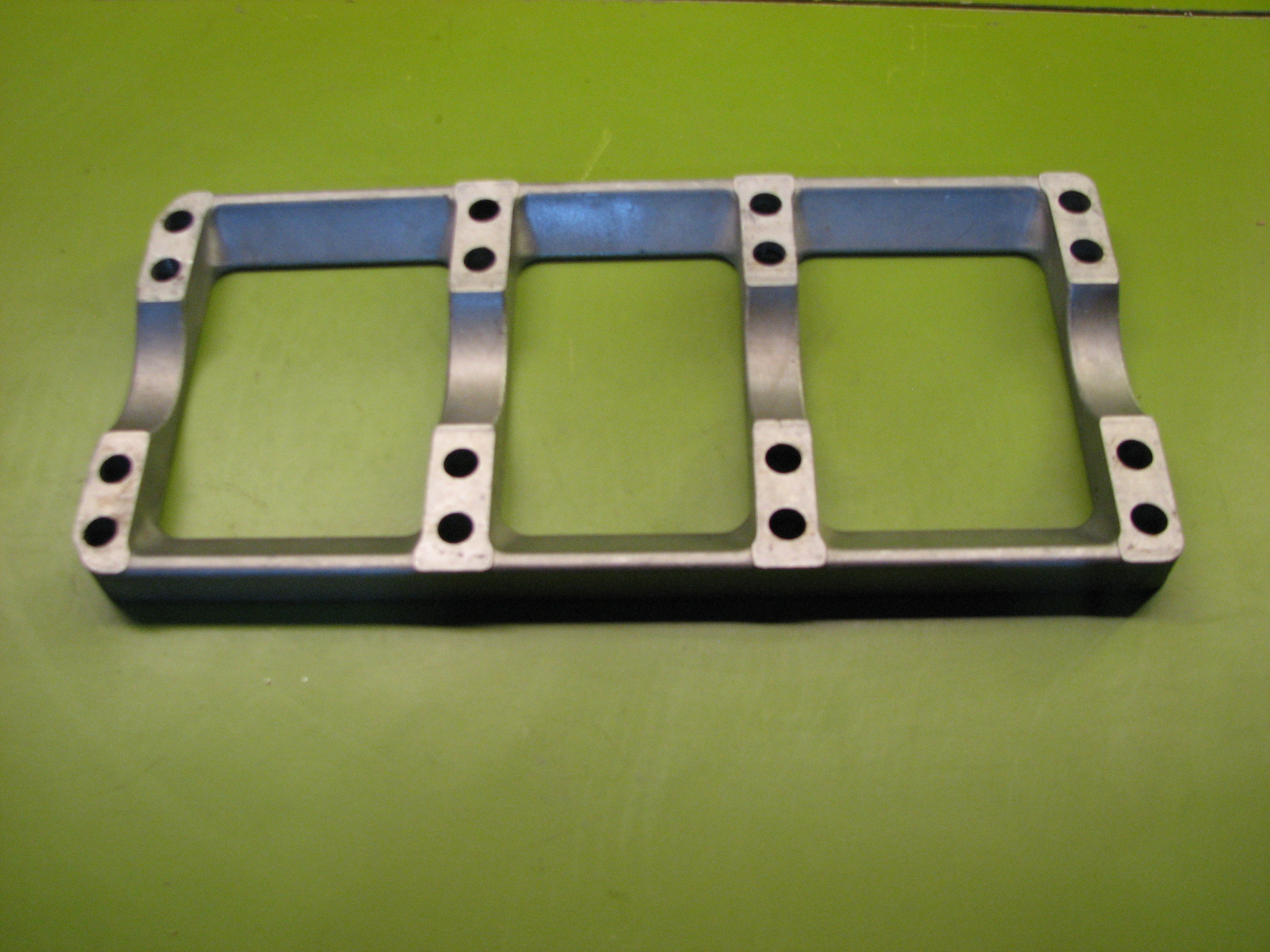 نردبان آلومینیومی روی کپه های سیلندر سانتافه