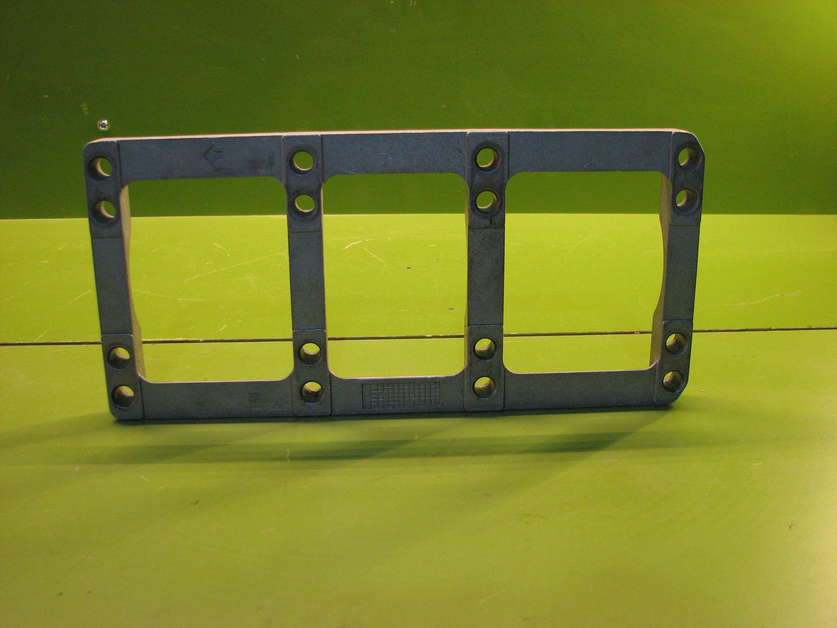 نردبان آلومینیومی روی کپه های سیلندر سانتافه