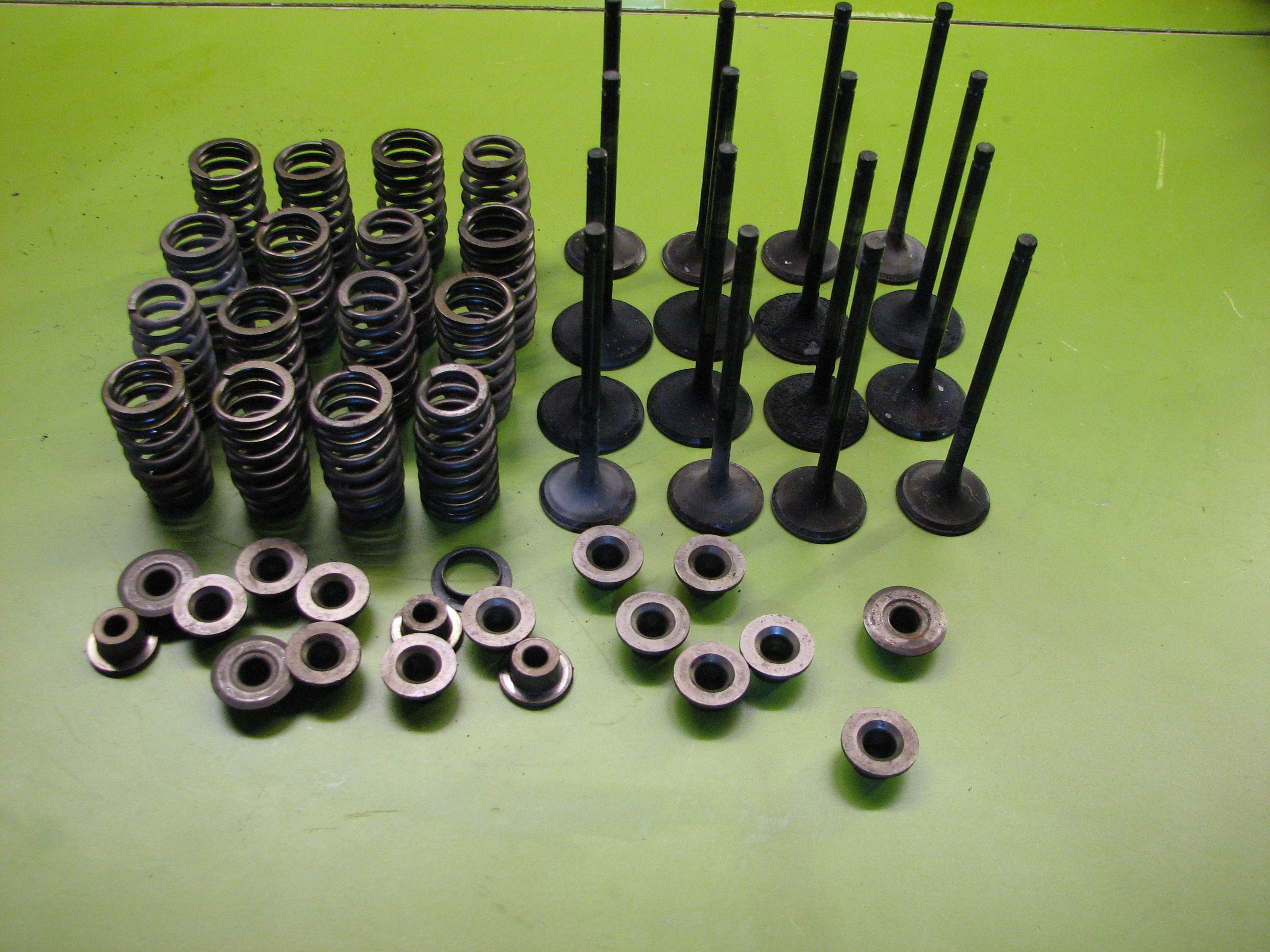 سوپاپ و فنر آزرا