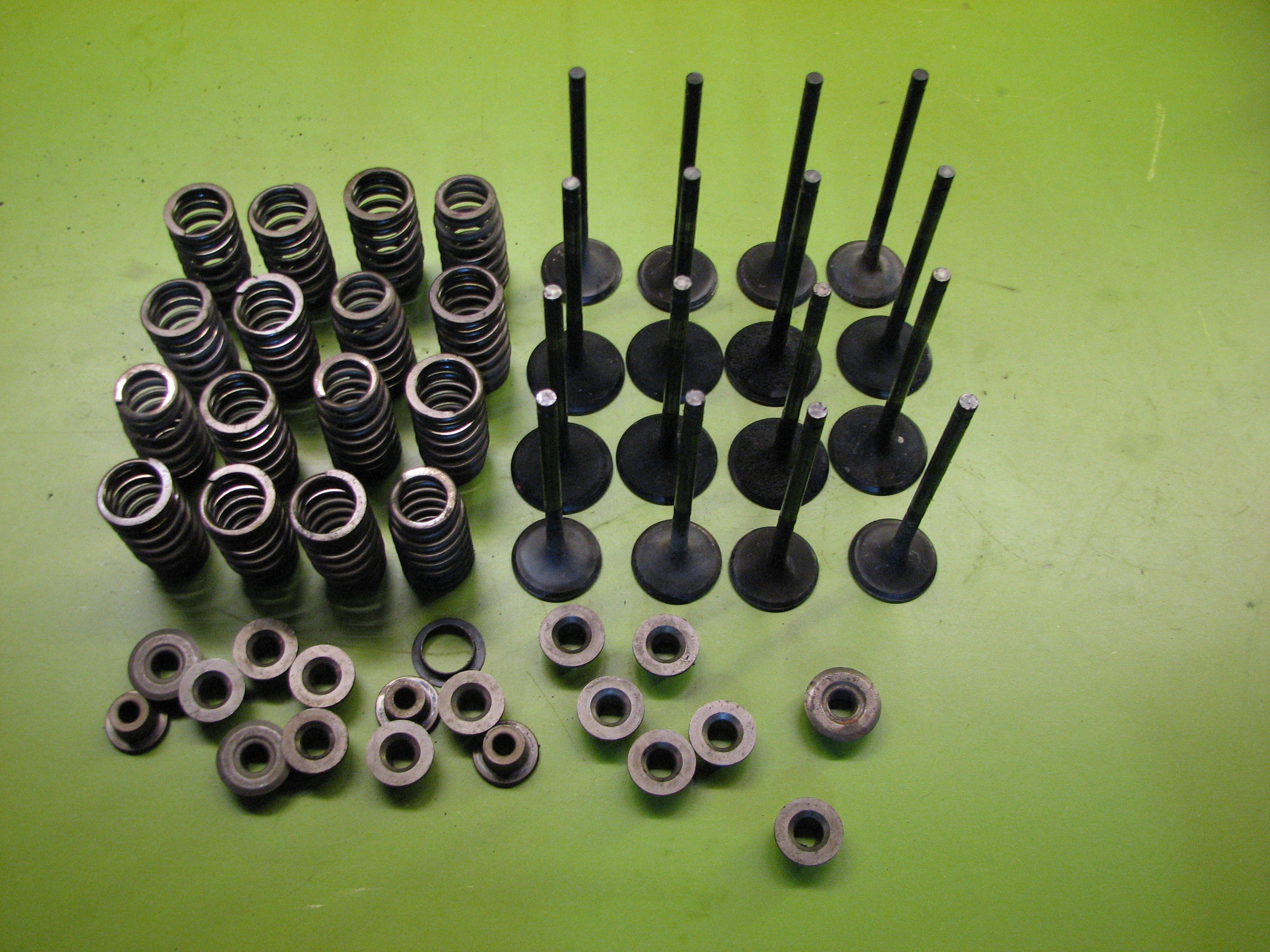 سوپاپ و فنر آزرا