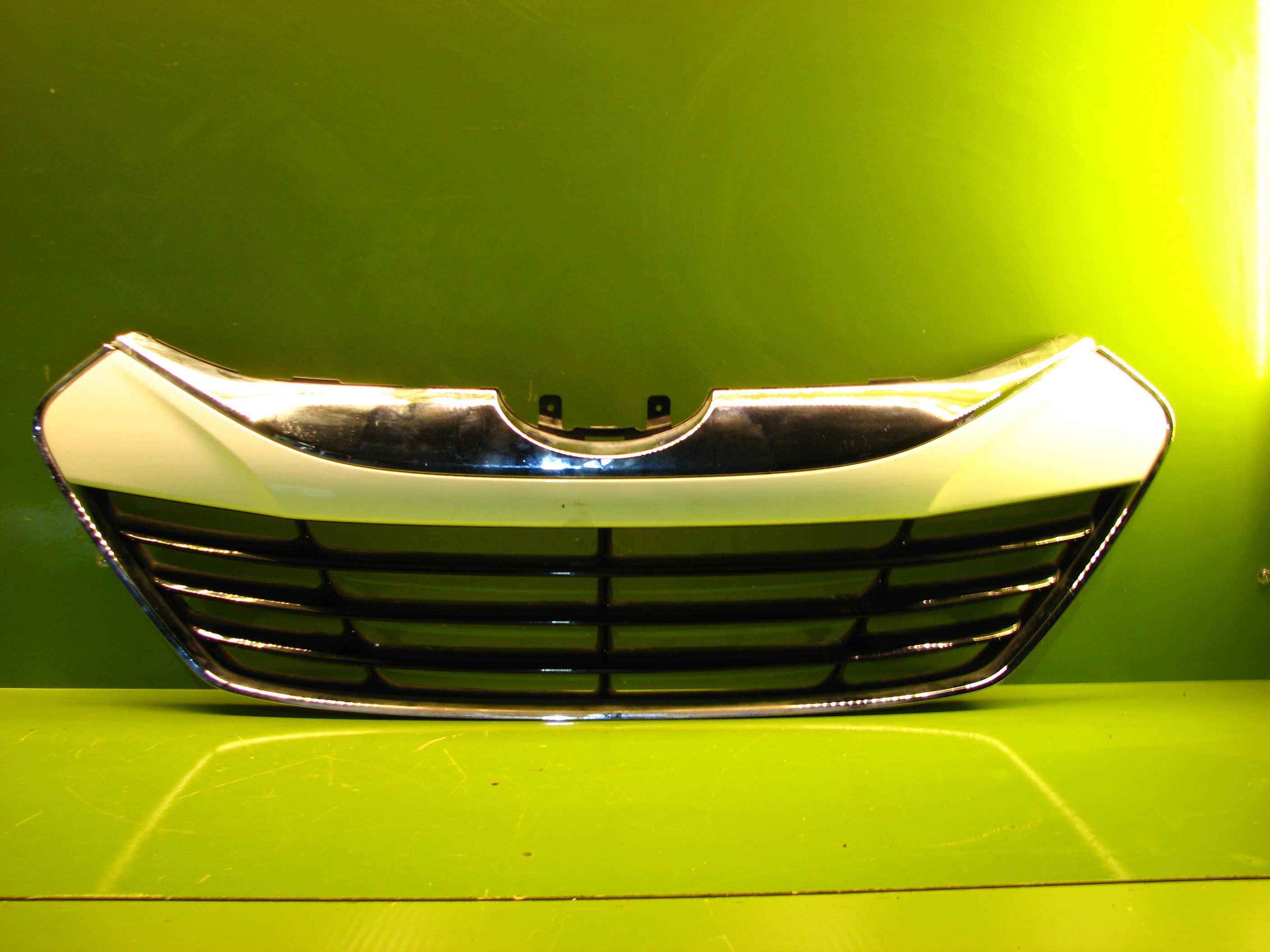 جلو پنجره پایینی سپر جلو توسان