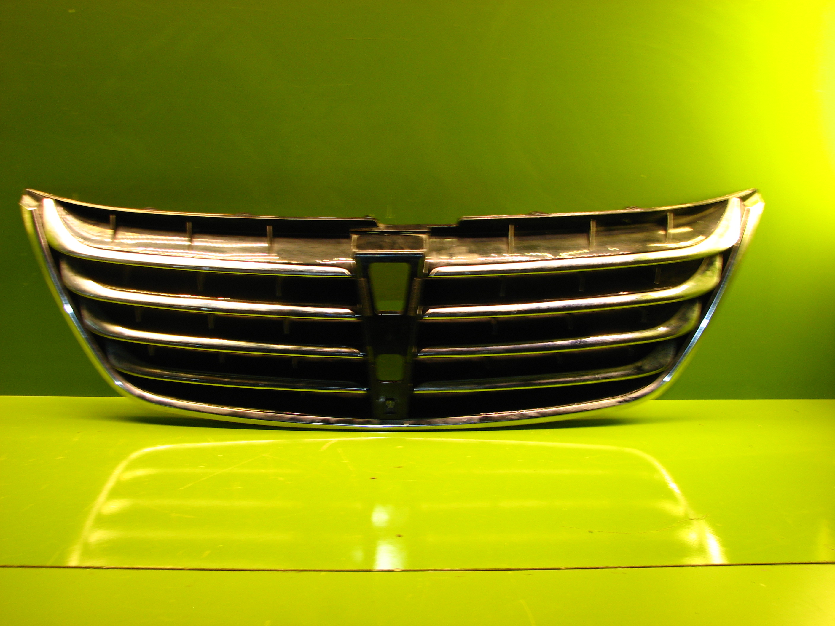 جلو پنجره رادیات جنسیس