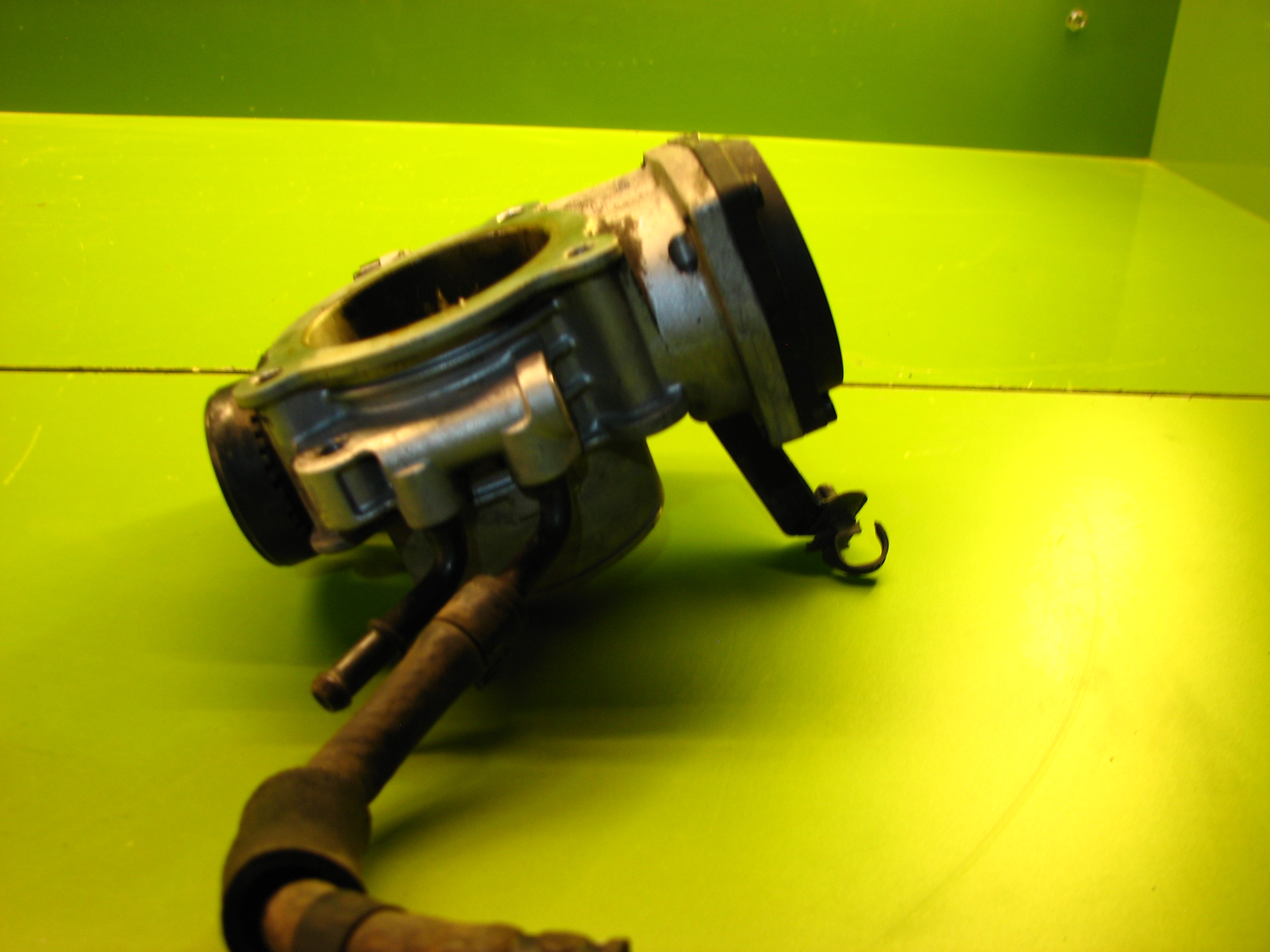 دریچه گاز سانتافه 2/7