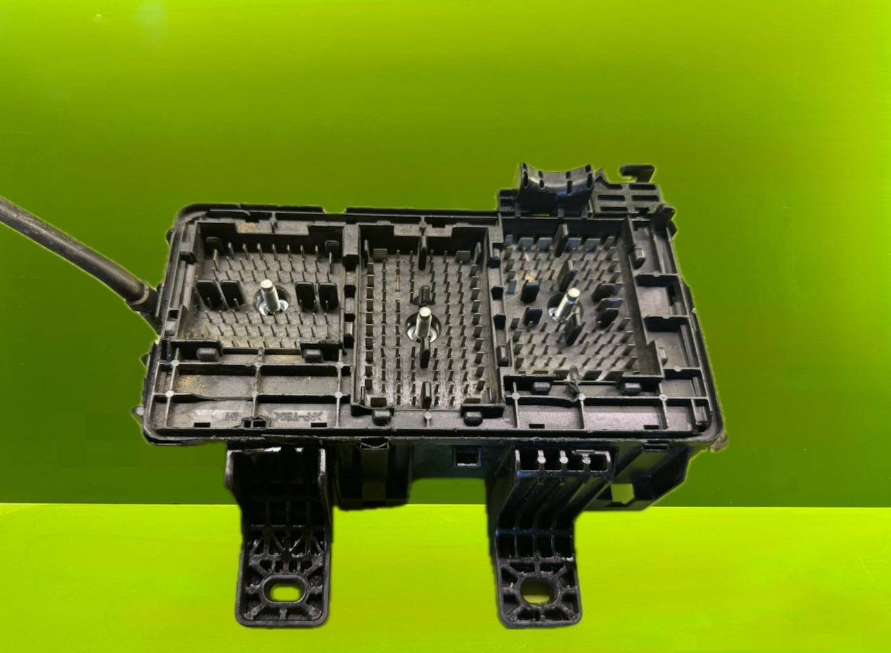 جعبه فیوز داخل موتور آزرا ۲۰۰۸ - N1