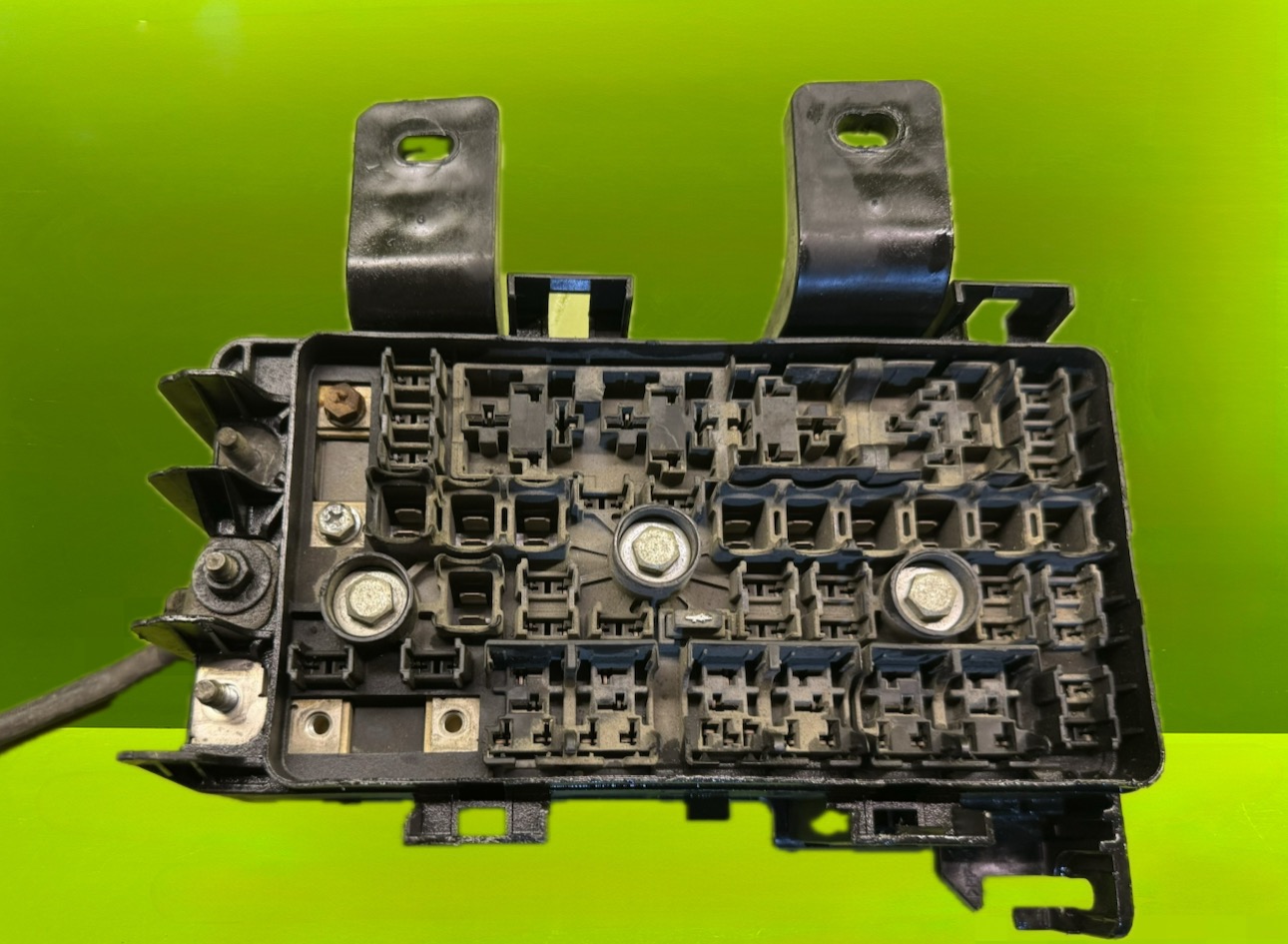 جعبه فیوز داخل موتور آزرا ۲۰۰۸ - N1