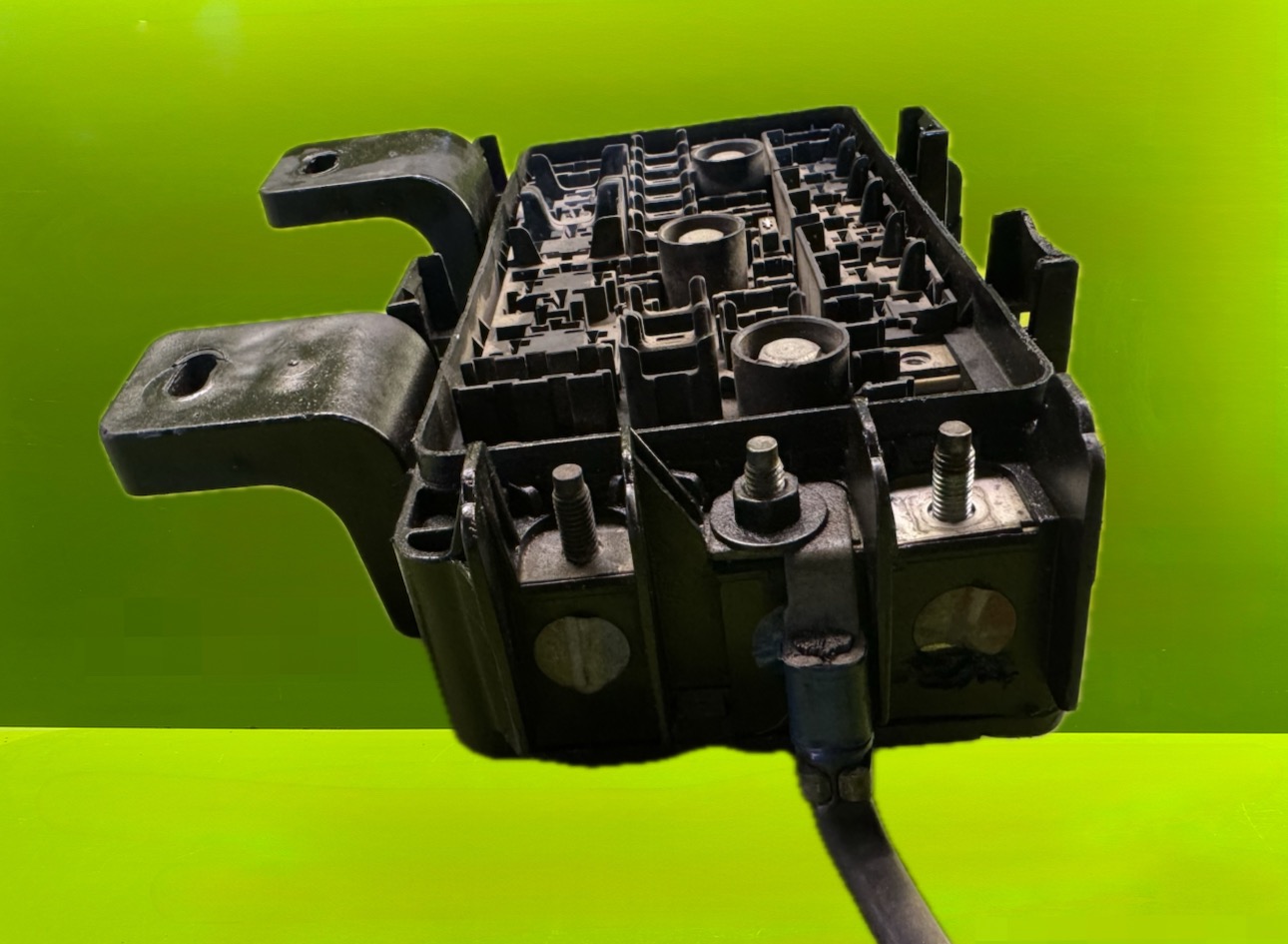 جعبه فیوز داخل موتور آزرا ۲۰۰۸ - N1