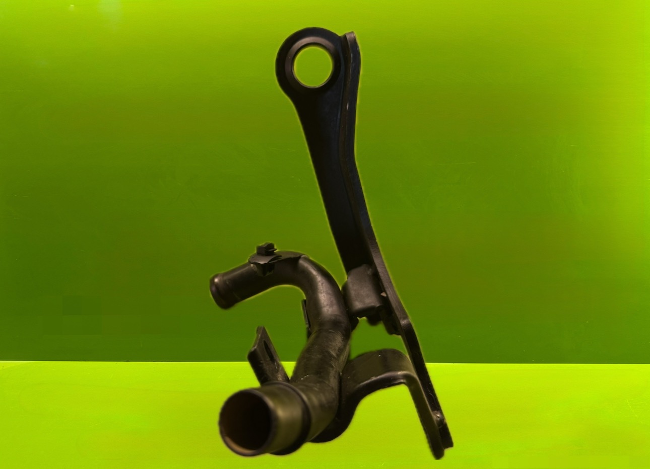 لوله فرعی آب سرسیلندر جنسیس سدان -N1