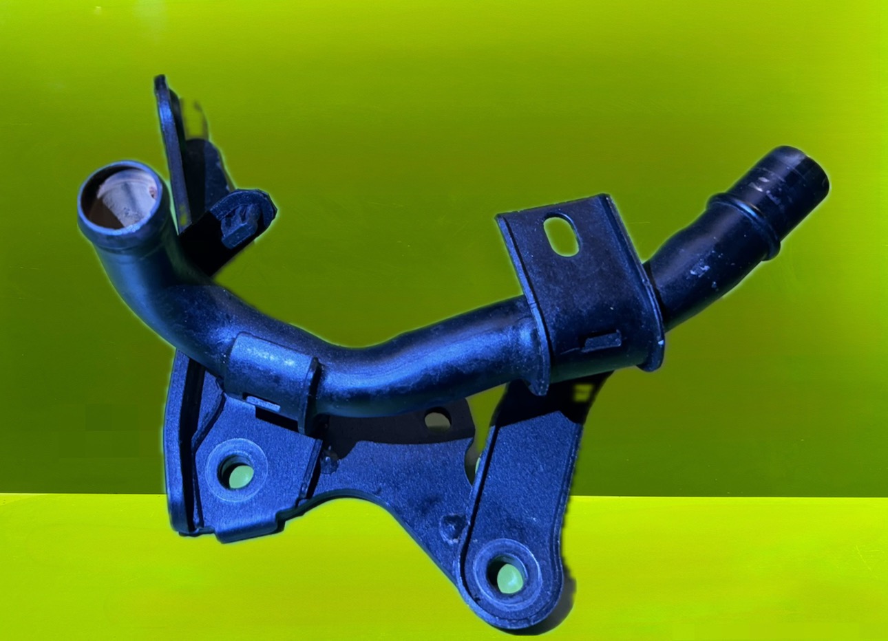 لوله فرعی آب سرسیلندر جنسیس سدان -N1