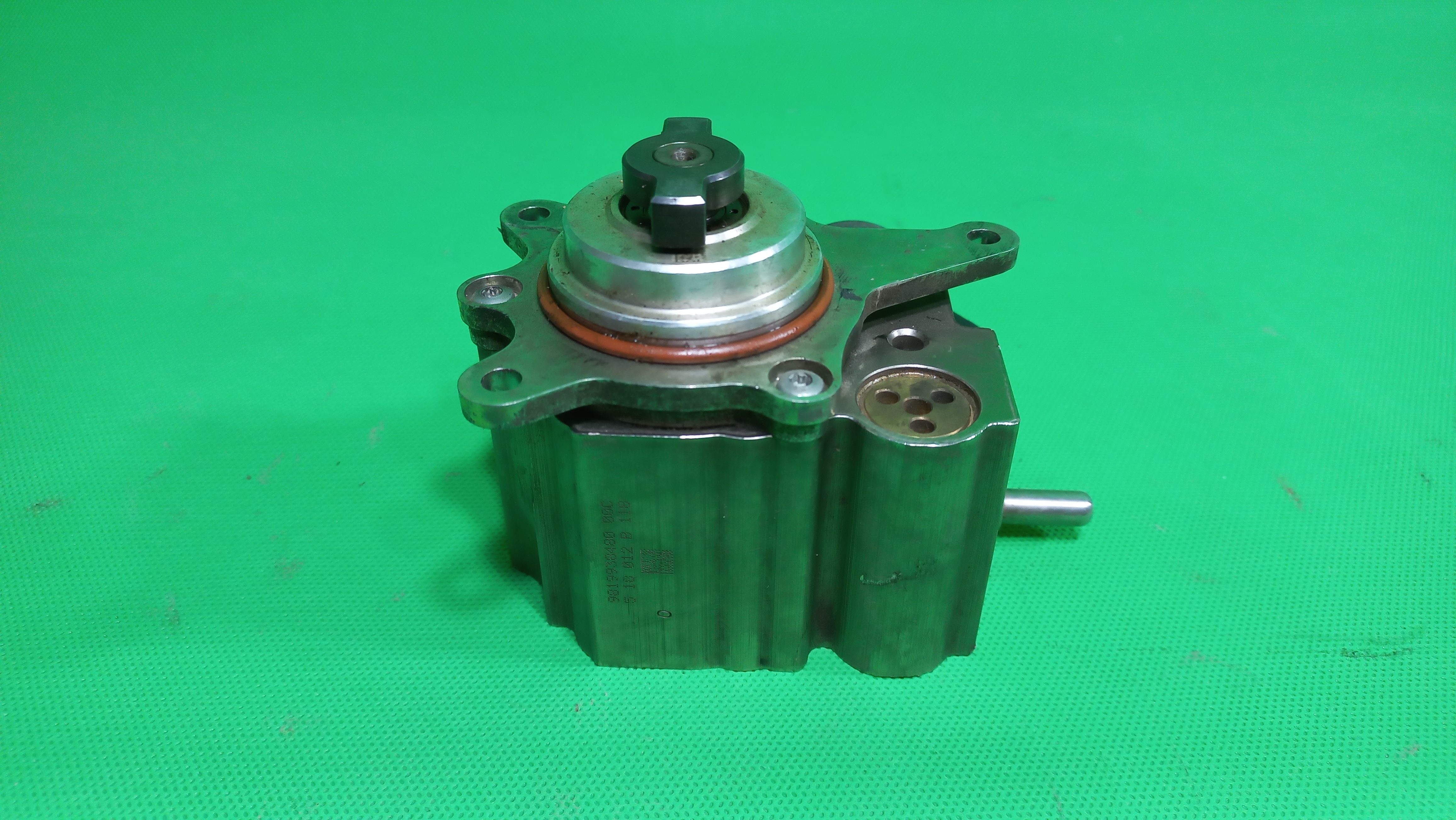 پمپ بنزین مکانیکی روئ سرسیلندر پژو 508