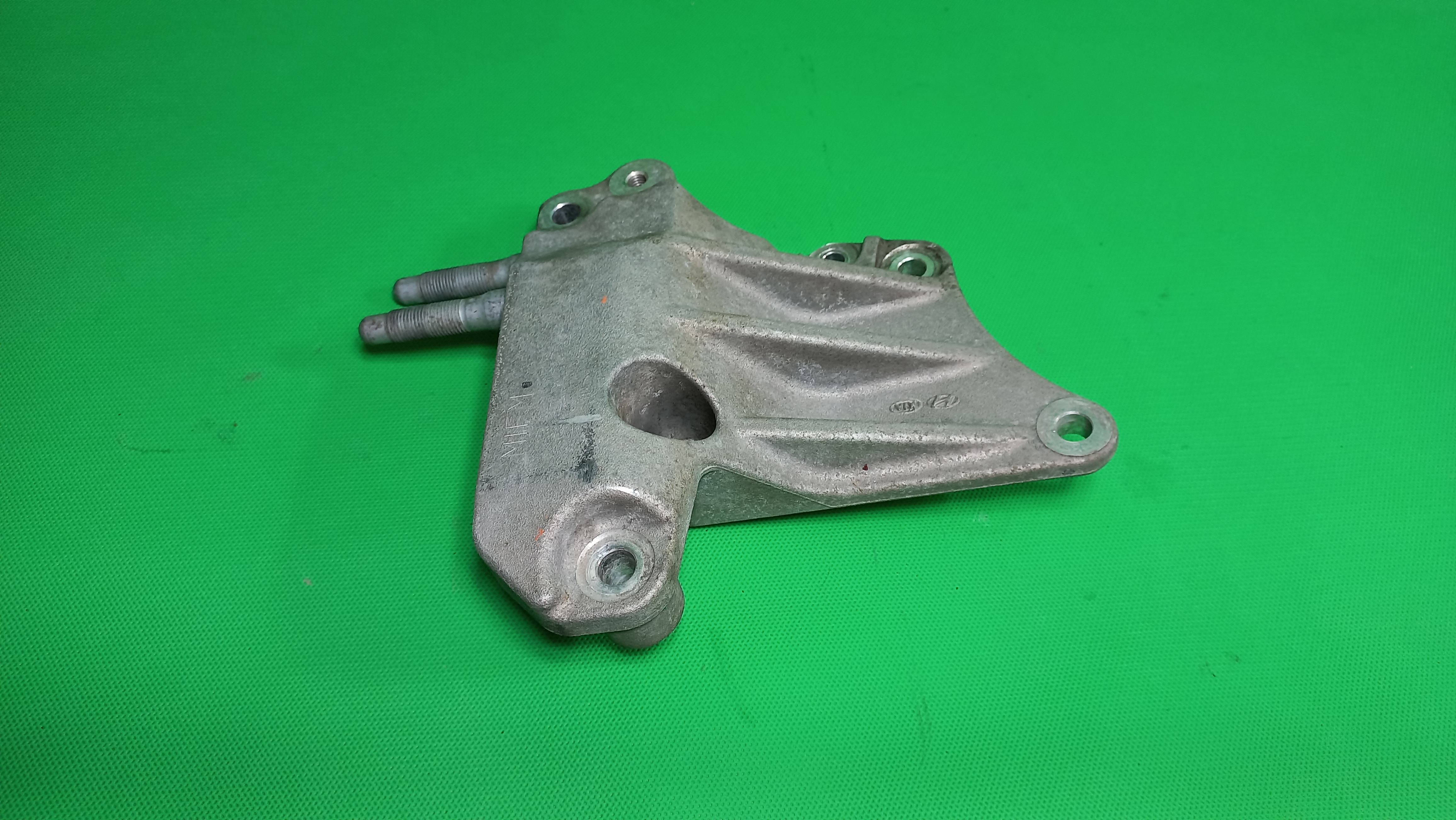 رابط آلومینیومی دسته موتور سمت شاگرد سانتافه نیو