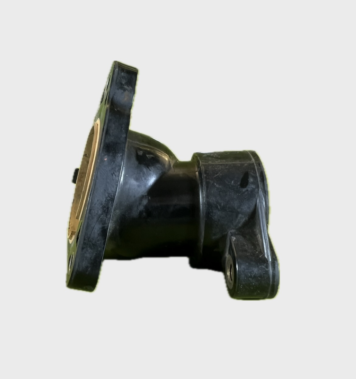 رابط پلاستیکی سه پیچ روی حوزینگ آب جنسیس سدان 